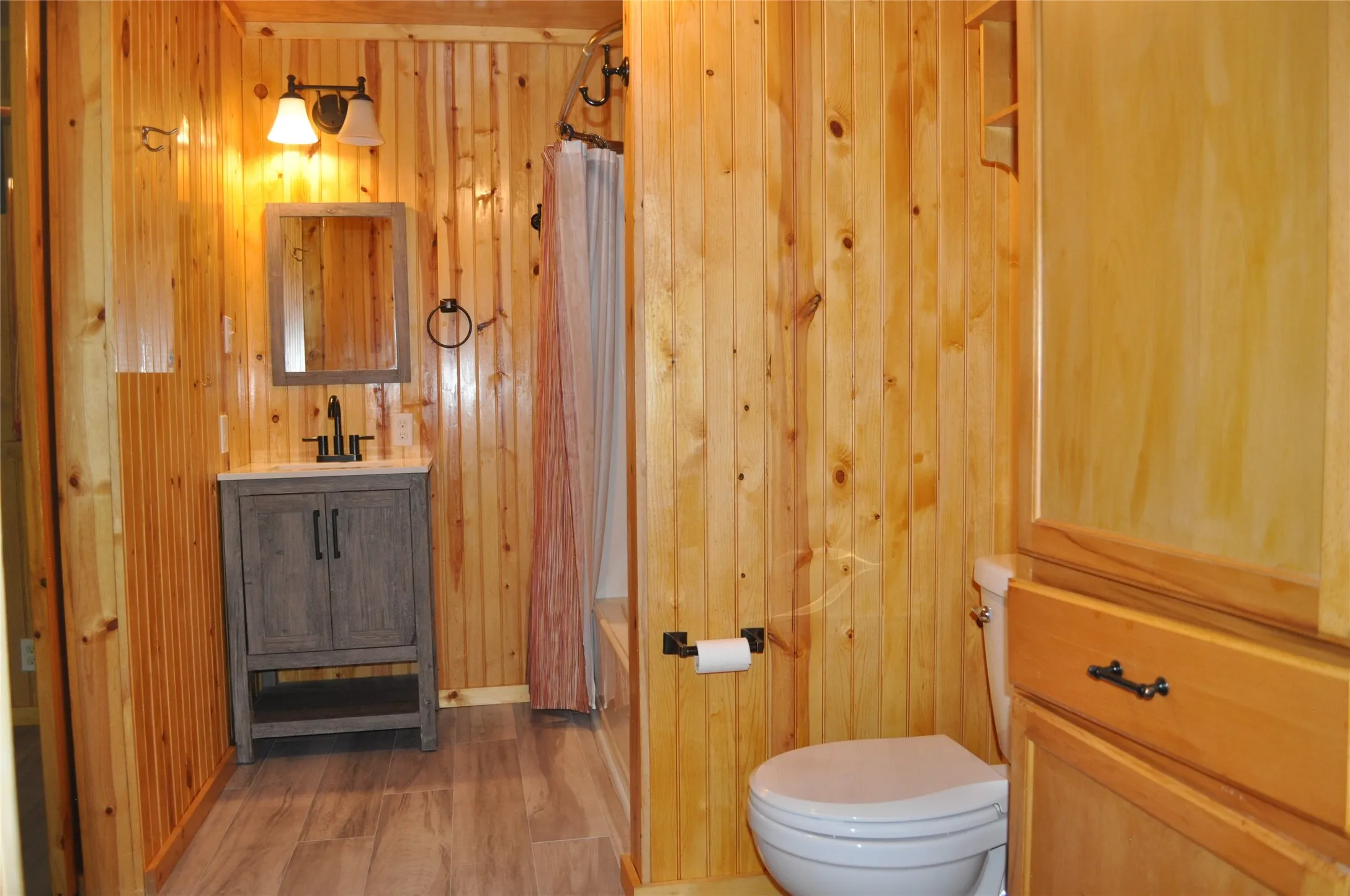 Single Family Residence For Sale in Hunt County , 10166 Northview Drive, Wills Point, Texas 75169, 2 Bedroom, 1 Bathroom, Garage spaces, 704 Sqft, built in 1984, mls#21402899, Real Estate Agent in Wills Point, Homes For Sale in Hunt county, Homes For Sale in Wills Point, Realtor in Wills Point Texas, Real Estate Brokerage Independent Realty Texas, Luminita Cordes Realtor
