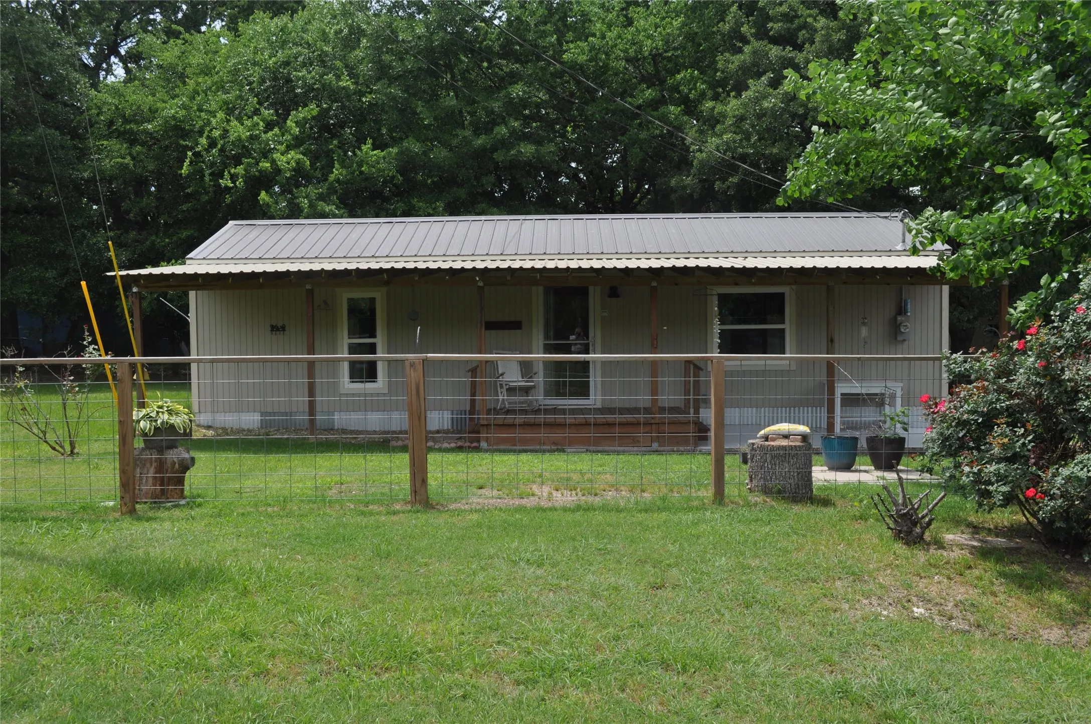 Single Family Residence For Sale in Hunt County , 10166 Northview Drive, Wills Point, Texas 75169, 2 Bedroom, 1 Bathroom, Garage spaces, 704 Sqft, built in 1984, mls#21402899, Real Estate Agent in Wills Point, Homes For Sale in Hunt county, Homes For Sale in Wills Point, Realtor in Wills Point Texas, Real Estate Brokerage Independent Realty Texas, Luminita Cordes Realtor
