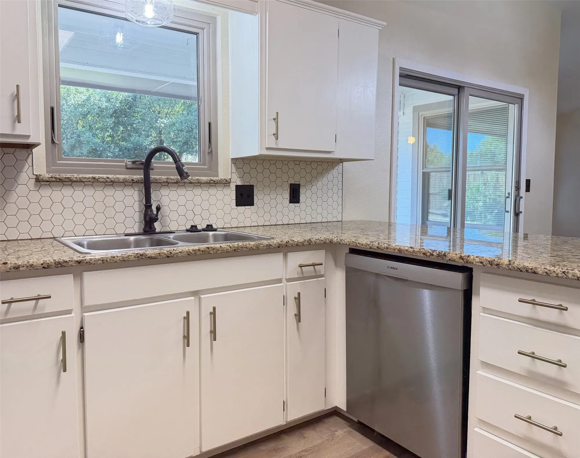 Single Family Residence For Rent in Denton County , 1905 Jasmine Street, Denton, Texas 76205, 3 Bedroom, 2 Bathroom, 1 Garage spaces, 1,427 Sqft, built in 1984, mls#21403997, Real Estate Agent in Denton, Homes For Rent in Denton county, Homes For Rent in Denton, Realtor in Denton Texas, Real Estate Brokerage Independent Realty Texas, Luminita Cordes Realtor