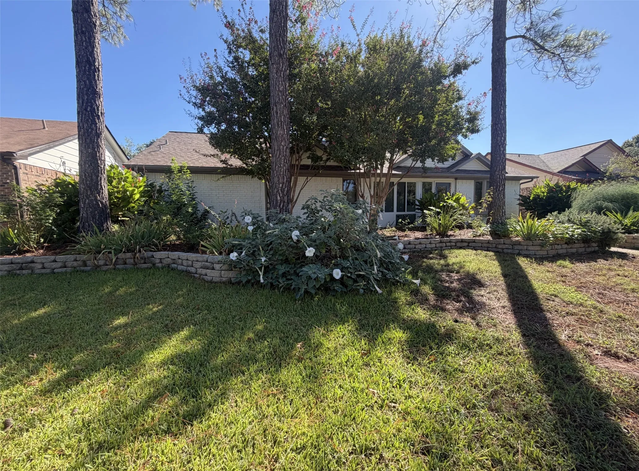 Single Family Residence For Rent in Denton County , 1905 Jasmine Street, Denton, Texas 76205, 3 Bedroom, 2 Bathroom, 1 Garage spaces, 1,427 Sqft, built in 1984, mls#21403997, Real Estate Agent in Denton, Homes For Rent in Denton county, Homes For Rent in Denton, Realtor in Denton Texas, Real Estate Brokerage Independent Realty Texas, Luminita Cordes Realtor