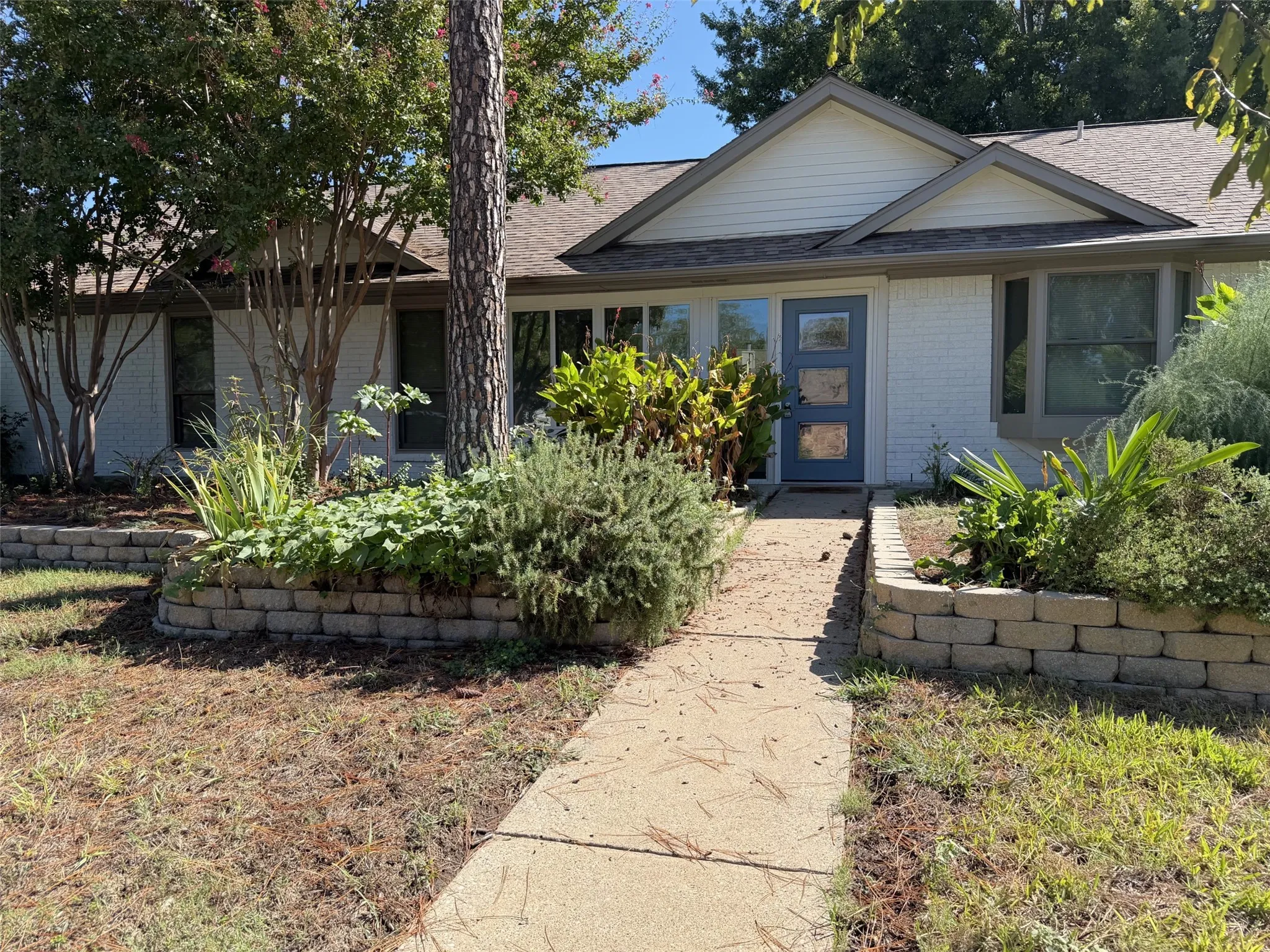 Single Family Residence For Rent in Denton County , 1905 Jasmine Street, Denton, Texas 76205, 3 Bedroom, 2 Bathroom, 1 Garage spaces, 1,427 Sqft, built in 1984, mls#21403997, Real Estate Agent in Denton, Homes For Rent in Denton county, Homes For Rent in Denton, Realtor in Denton Texas, Real Estate Brokerage Independent Realty Texas, Luminita Cordes Realtor