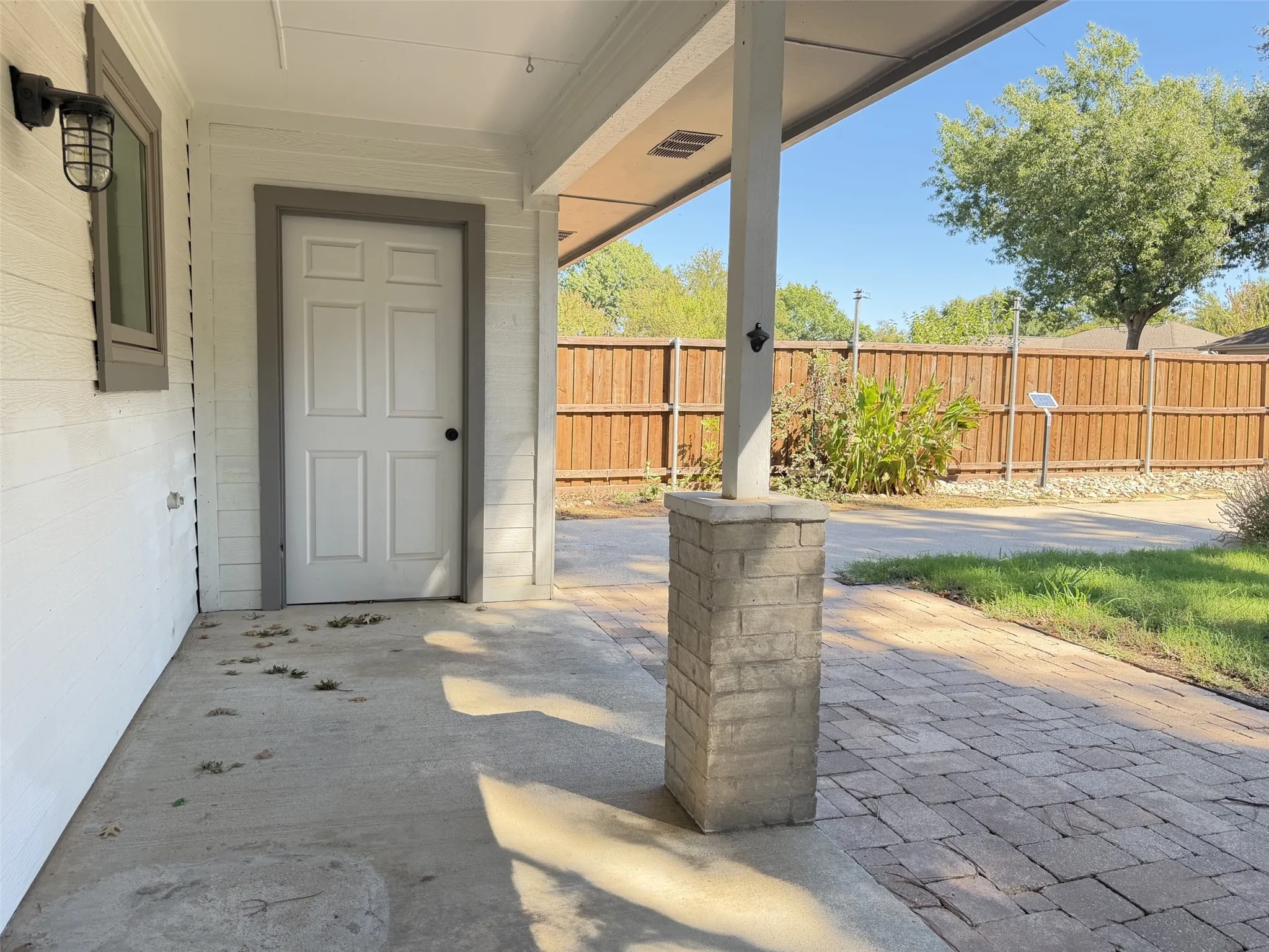 Single Family Residence For Rent in Denton County , 1905 Jasmine Street, Denton, Texas 76205, 3 Bedroom, 2 Bathroom, 1 Garage spaces, 1,427 Sqft, built in 1984, mls#21403997, Real Estate Agent in Denton, Homes For Rent in Denton county, Homes For Rent in Denton, Realtor in Denton Texas, Real Estate Brokerage Independent Realty Texas, Luminita Cordes Realtor