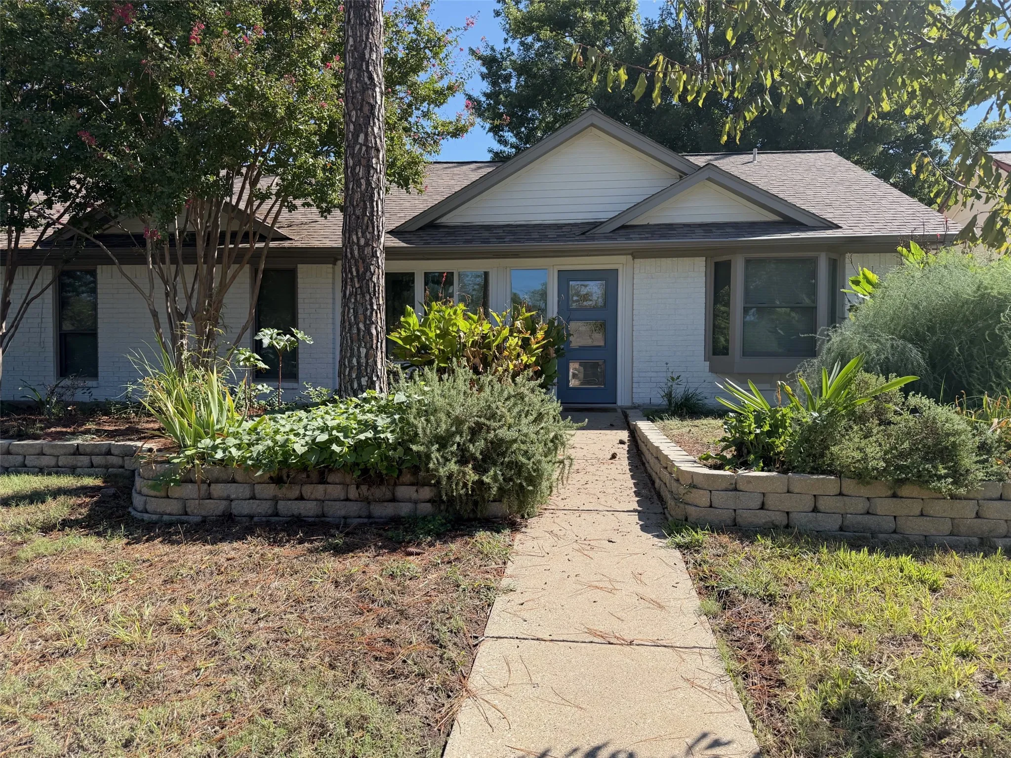 Single Family Residence For Rent in Denton County , 1905 Jasmine Street, Denton, Texas 76205, 3 Bedroom, 2 Bathroom, 1 Garage spaces, 1,427 Sqft, built in 1984, mls#21403997, Real Estate Agent in Denton, Homes For Rent in Denton county, Homes For Rent in Denton, Realtor in Denton Texas, Real Estate Brokerage Independent Realty Texas, Luminita Cordes Realtor