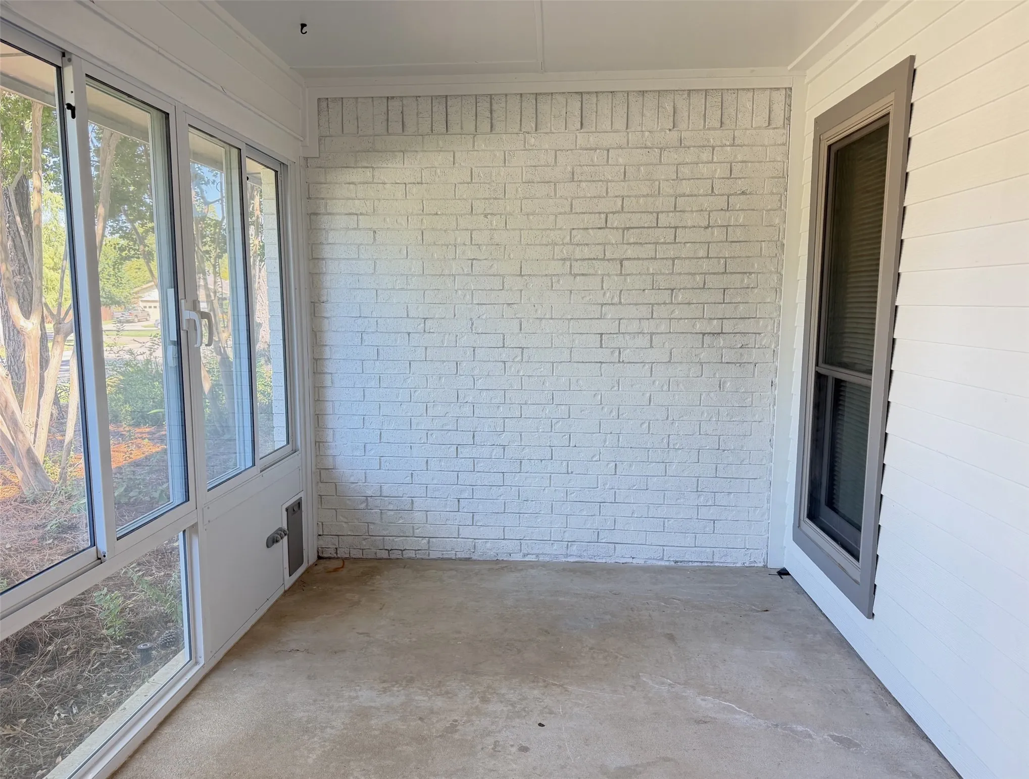 Single Family Residence For Rent in Denton County , 1905 Jasmine Street, Denton, Texas 76205, 3 Bedroom, 2 Bathroom, 1 Garage spaces, 1,427 Sqft, built in 1984, mls#21403997, Real Estate Agent in Denton, Homes For Rent in Denton county, Homes For Rent in Denton, Realtor in Denton Texas, Real Estate Brokerage Independent Realty Texas, Luminita Cordes Realtor