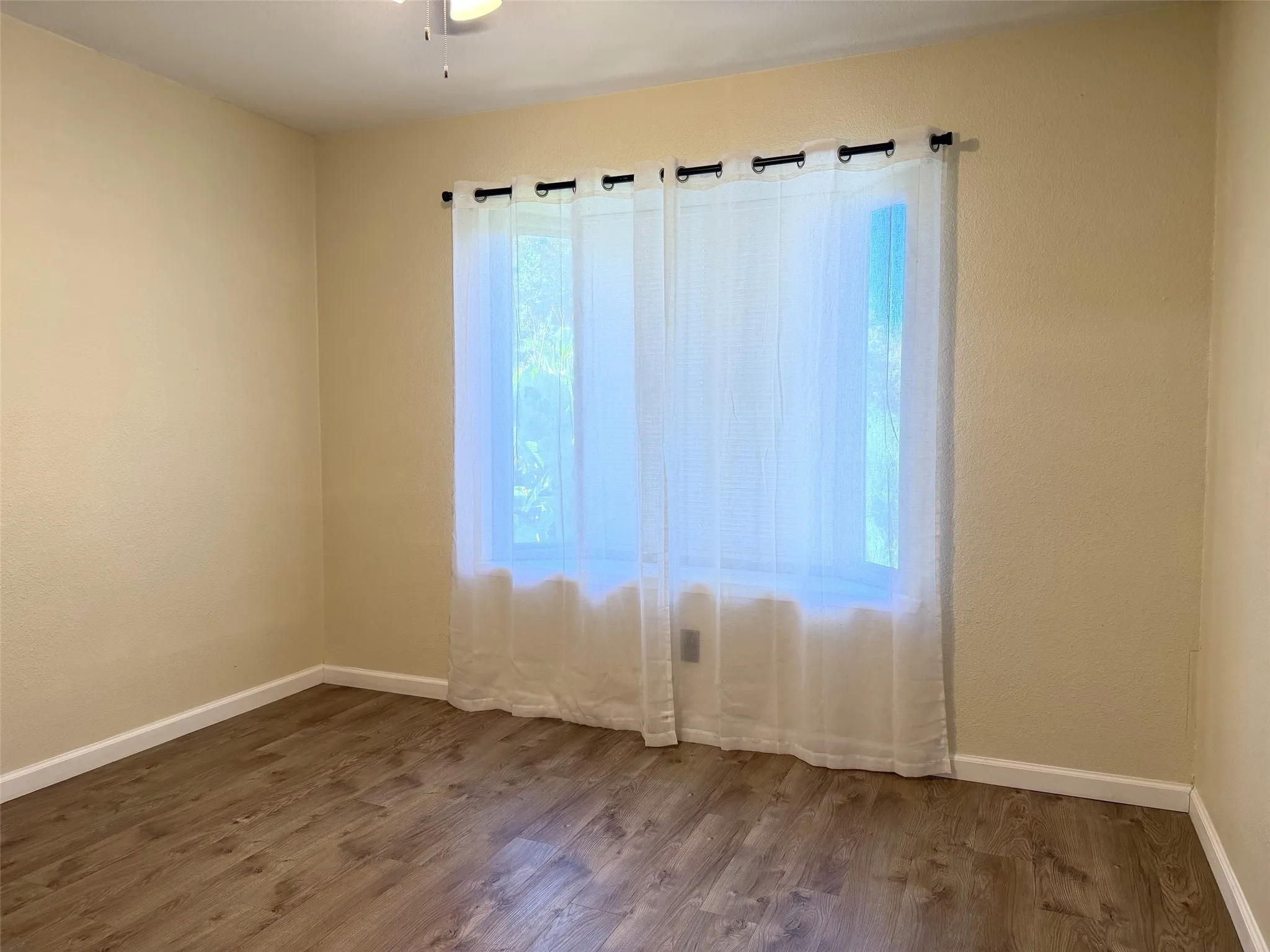 Single Family Residence For Rent in Denton County , 1905 Jasmine Street, Denton, Texas 76205, 3 Bedroom, 2 Bathroom, 1 Garage spaces, 1,427 Sqft, built in 1984, mls#21403997, Real Estate Agent in Denton, Homes For Rent in Denton county, Homes For Rent in Denton, Realtor in Denton Texas, Real Estate Brokerage Independent Realty Texas, Luminita Cordes Realtor