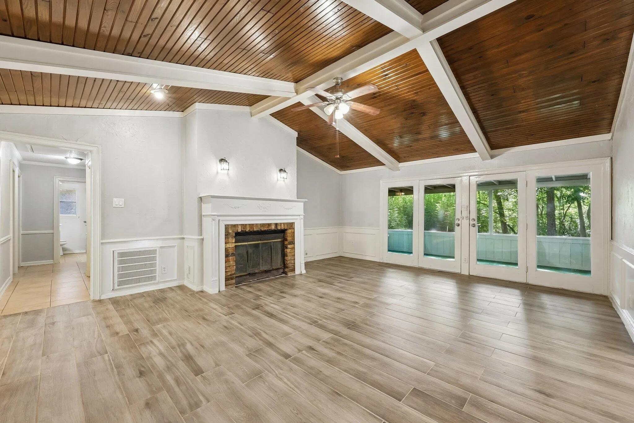 Single Family Residence For Sale in Dallas County , 620 Spinner Road, De Soto, Texas 75115, 4 Bedroom, 3 Bathroom, Garage spaces, 2,568 Sqft, built in 1974, mls#21404106, Real Estate Agent in De Soto, Homes For Sale in Dallas county, Homes For Sale in De Soto, Realtor in De Soto Texas, Real Estate Brokerage Independent Realty Texas, Luminita Cordes Realtor