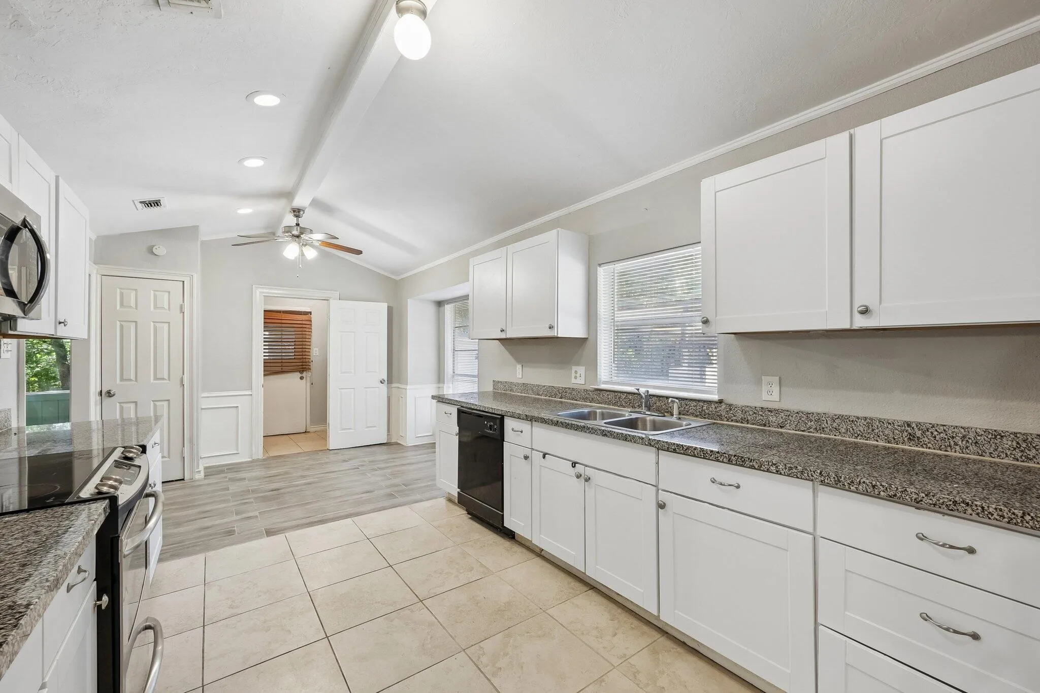 Single Family Residence For Sale in Dallas County , 620 Spinner Road, De Soto, Texas 75115, 4 Bedroom, 3 Bathroom, Garage spaces, 2,568 Sqft, built in 1974, mls#21404106, Real Estate Agent in De Soto, Homes For Sale in Dallas county, Homes For Sale in De Soto, Realtor in De Soto Texas, Real Estate Brokerage Independent Realty Texas, Luminita Cordes Realtor