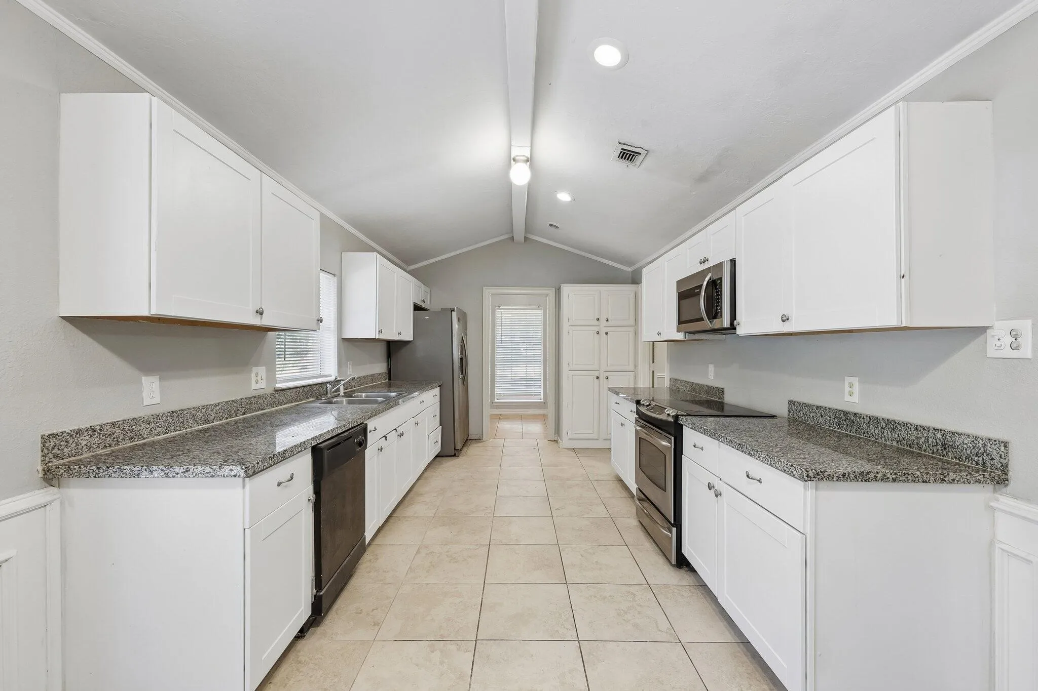 Single Family Residence For Sale in Dallas County , 620 Spinner Road, De Soto, Texas 75115, 4 Bedroom, 3 Bathroom, Garage spaces, 2,568 Sqft, built in 1974, mls#21404106, Real Estate Agent in De Soto, Homes For Sale in Dallas county, Homes For Sale in De Soto, Realtor in De Soto Texas, Real Estate Brokerage Independent Realty Texas, Luminita Cordes Realtor