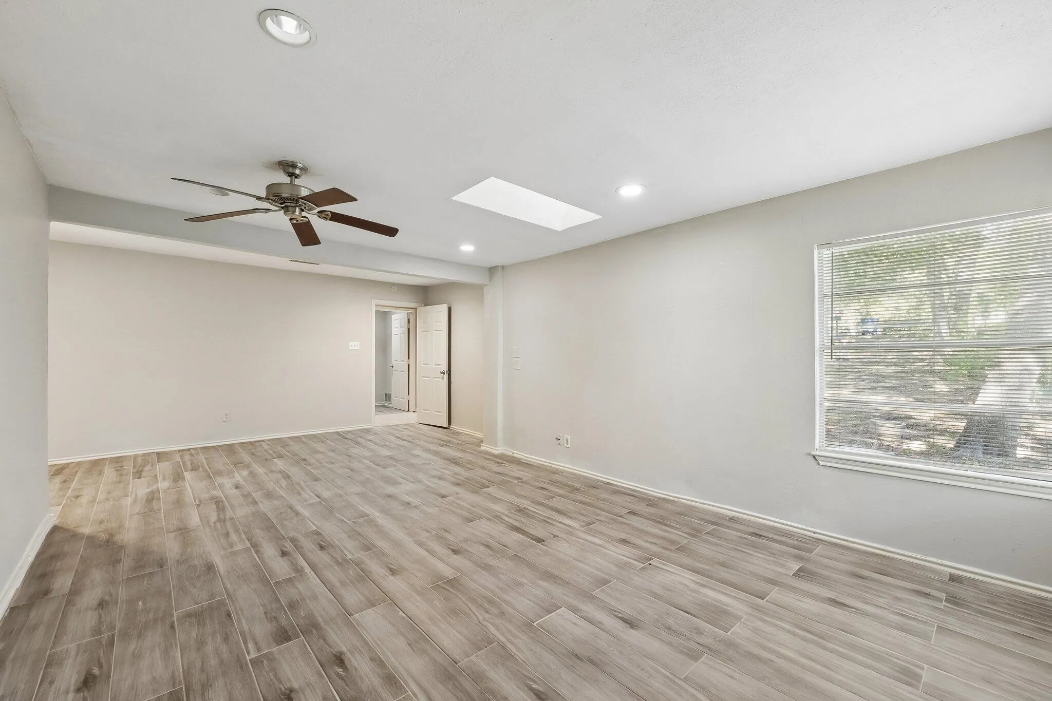 Single Family Residence For Sale in Dallas County , 620 Spinner Road, De Soto, Texas 75115, 4 Bedroom, 3 Bathroom, Garage spaces, 2,568 Sqft, built in 1974, mls#21404106, Real Estate Agent in De Soto, Homes For Sale in Dallas county, Homes For Sale in De Soto, Realtor in De Soto Texas, Real Estate Brokerage Independent Realty Texas, Luminita Cordes Realtor