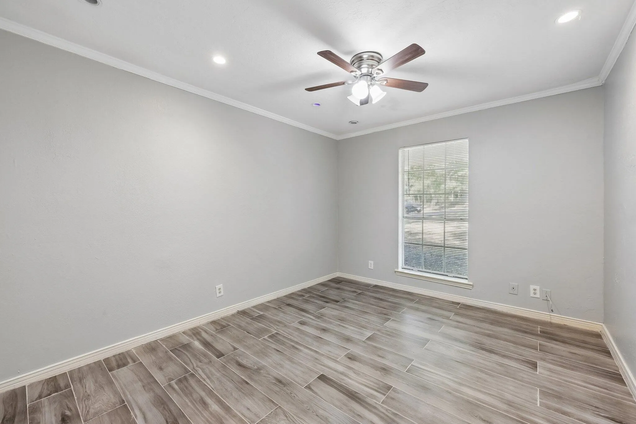 Single Family Residence For Sale in Dallas County , 620 Spinner Road, De Soto, Texas 75115, 4 Bedroom, 3 Bathroom, Garage spaces, 2,568 Sqft, built in 1974, mls#21404106, Real Estate Agent in De Soto, Homes For Sale in Dallas county, Homes For Sale in De Soto, Realtor in De Soto Texas, Real Estate Brokerage Independent Realty Texas, Luminita Cordes Realtor