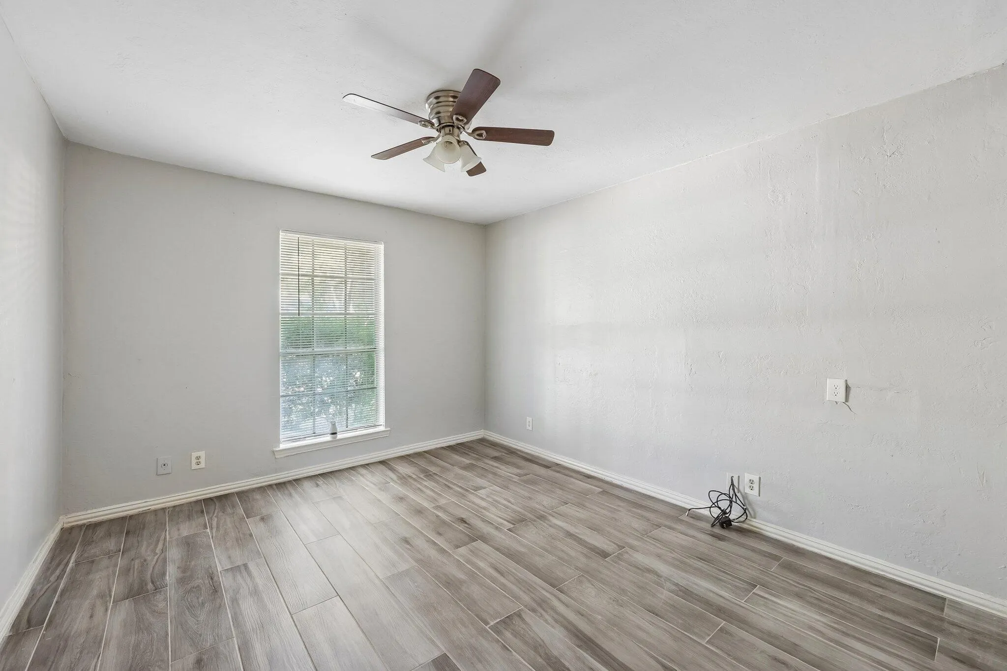 Single Family Residence For Sale in Dallas County , 620 Spinner Road, De Soto, Texas 75115, 4 Bedroom, 3 Bathroom, Garage spaces, 2,568 Sqft, built in 1974, mls#21404106, Real Estate Agent in De Soto, Homes For Sale in Dallas county, Homes For Sale in De Soto, Realtor in De Soto Texas, Real Estate Brokerage Independent Realty Texas, Luminita Cordes Realtor