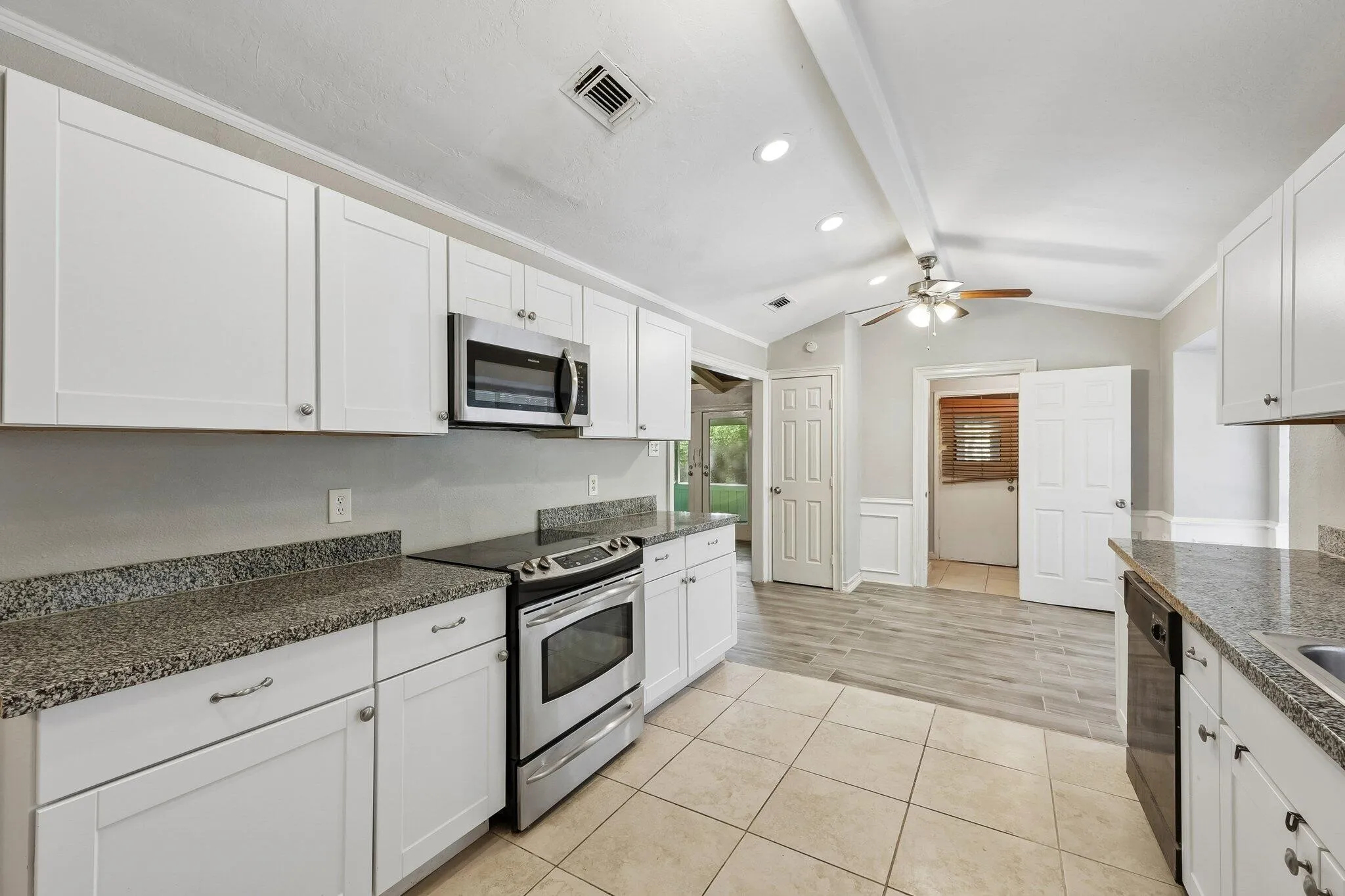 Single Family Residence For Sale in Dallas County , 620 Spinner Road, De Soto, Texas 75115, 4 Bedroom, 3 Bathroom, Garage spaces, 2,568 Sqft, built in 1974, mls#21404106, Real Estate Agent in De Soto, Homes For Sale in Dallas county, Homes For Sale in De Soto, Realtor in De Soto Texas, Real Estate Brokerage Independent Realty Texas, Luminita Cordes Realtor
