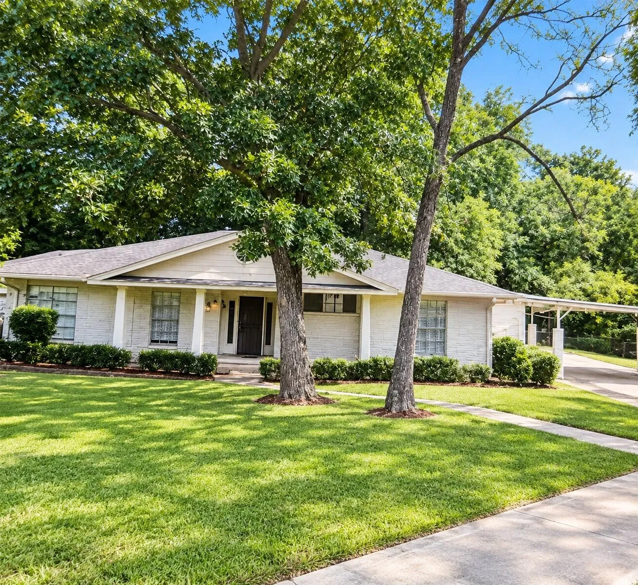Single Family Residence For Sale in Dallas County , 620 Spinner Road, De Soto, Texas 75115, 4 Bedroom, 3 Bathroom, Garage spaces, 2,568 Sqft, built in 1974, mls#21404106, Real Estate Agent in De Soto, Homes For Sale in Dallas county, Homes For Sale in De Soto, Realtor in De Soto Texas, Real Estate Brokerage Independent Realty Texas, Luminita Cordes Realtor