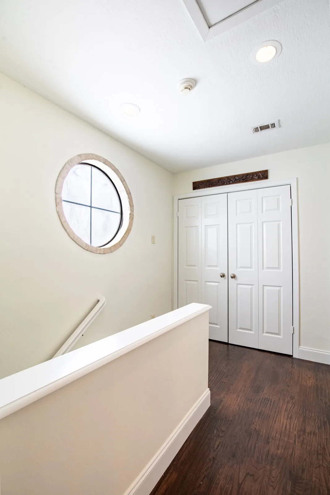 Condominium For Sale in Dallas County , 4015 Holland Avenue 106, Dallas, Texas 75219, 2 Bedroom, 2 Bathroom, Garage spaces, 1,100 Sqft, built in 1978, mls#21400920, Real Estate Agent in Dallas, Homes For Sale in Dallas county, Homes For Sale in Dallas, Realtor in Dallas Texas, Real Estate Brokerage Independent Realty Texas, Luminita Cordes Realtor