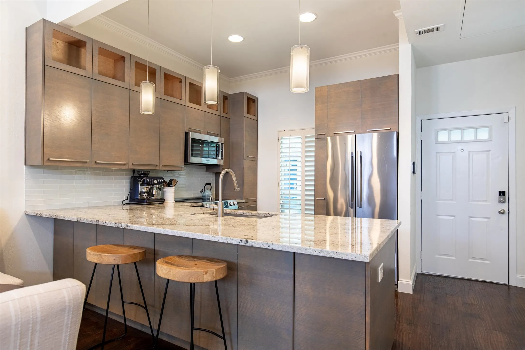 Condominium For Sale in Dallas County , 4015 Holland Avenue 106, Dallas, Texas 75219, 2 Bedroom, 2 Bathroom, Garage spaces, 1,100 Sqft, built in 1978, mls#21400920, Real Estate Agent in Dallas, Homes For Sale in Dallas county, Homes For Sale in Dallas, Realtor in Dallas Texas, Real Estate Brokerage Independent Realty Texas, Luminita Cordes Realtor