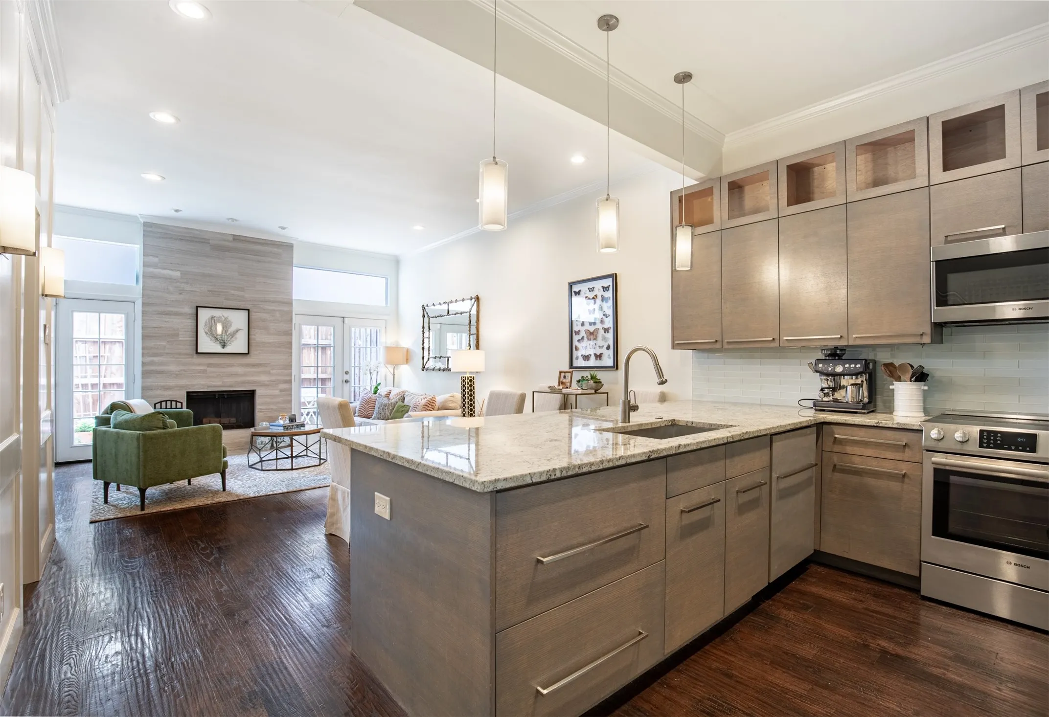Condominium For Sale in Dallas County , 4015 Holland Avenue 106, Dallas, Texas 75219, 2 Bedroom, 2 Bathroom, Garage spaces, 1,100 Sqft, built in 1978, mls#21400920, Real Estate Agent in Dallas, Homes For Sale in Dallas county, Homes For Sale in Dallas, Realtor in Dallas Texas, Real Estate Brokerage Independent Realty Texas, Luminita Cordes Realtor