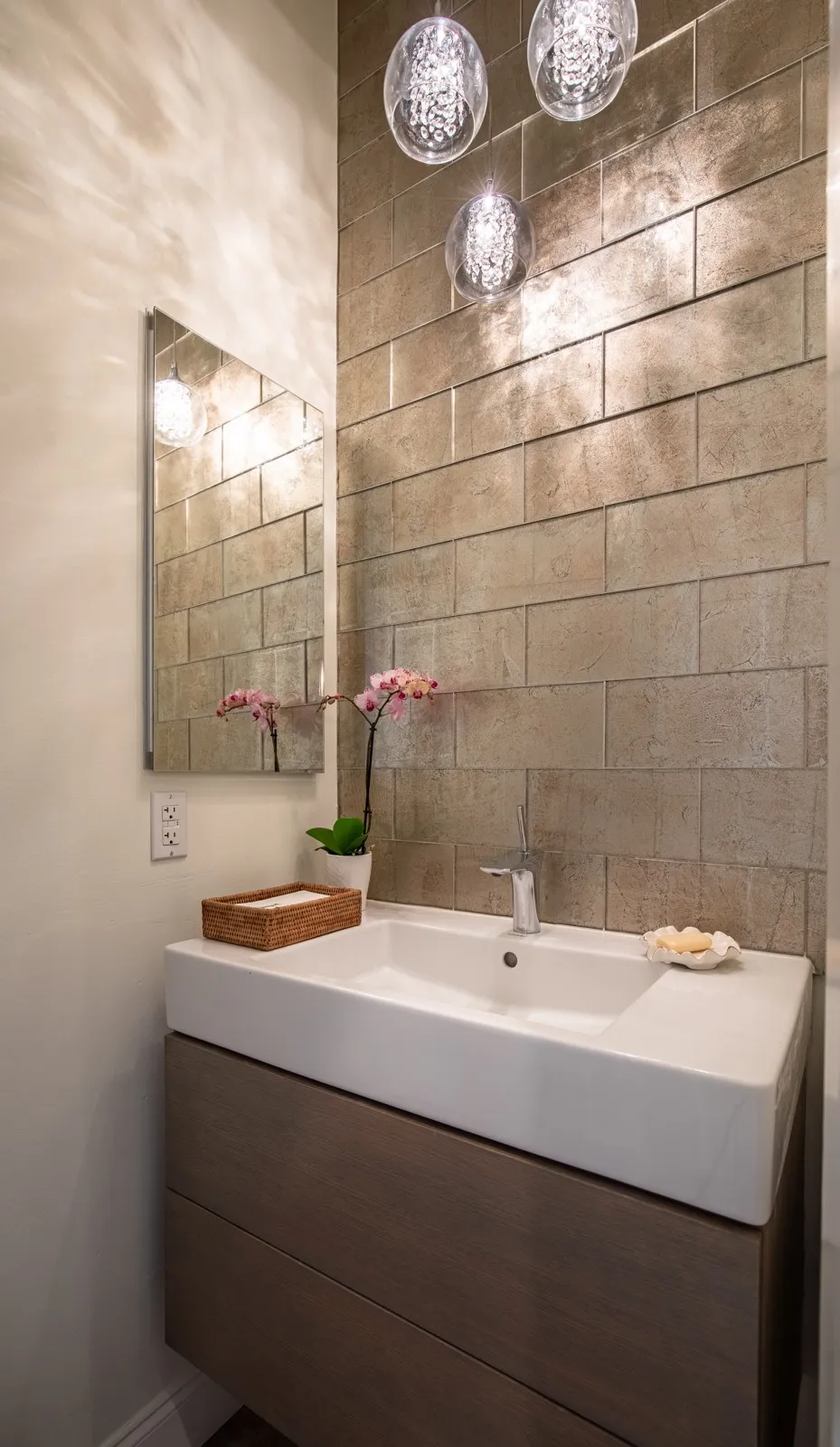 Condominium For Sale in Dallas County , 4015 Holland Avenue 106, Dallas, Texas 75219, 2 Bedroom, 2 Bathroom, Garage spaces, 1,100 Sqft, built in 1978, mls#21400920, Real Estate Agent in Dallas, Homes For Sale in Dallas county, Homes For Sale in Dallas, Realtor in Dallas Texas, Real Estate Brokerage Independent Realty Texas, Luminita Cordes Realtor