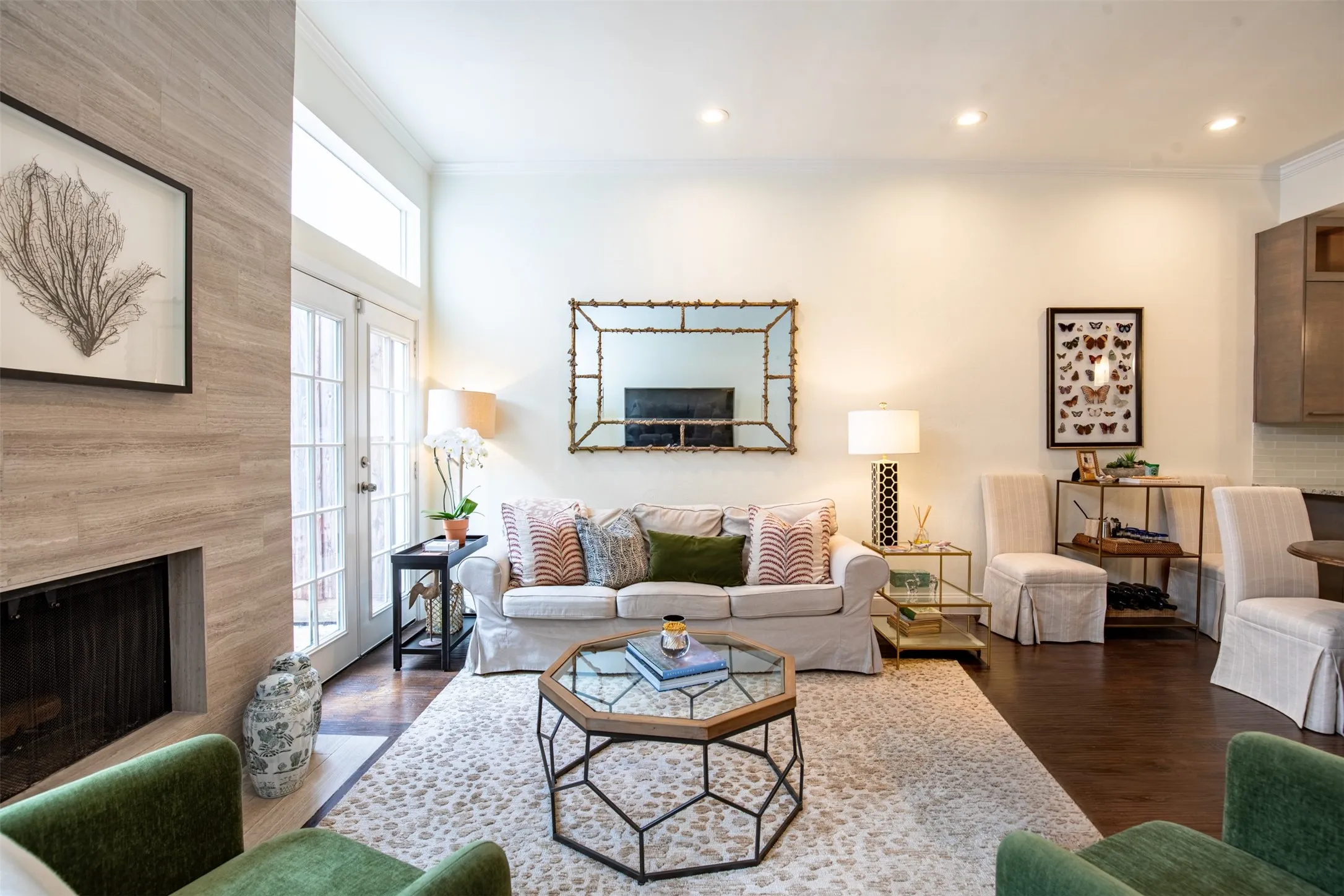Condominium For Sale in Dallas County , 4015 Holland Avenue 106, Dallas, Texas 75219, 2 Bedroom, 2 Bathroom, Garage spaces, 1,100 Sqft, built in 1978, mls#21400920, Real Estate Agent in Dallas, Homes For Sale in Dallas county, Homes For Sale in Dallas, Realtor in Dallas Texas, Real Estate Brokerage Independent Realty Texas, Luminita Cordes Realtor