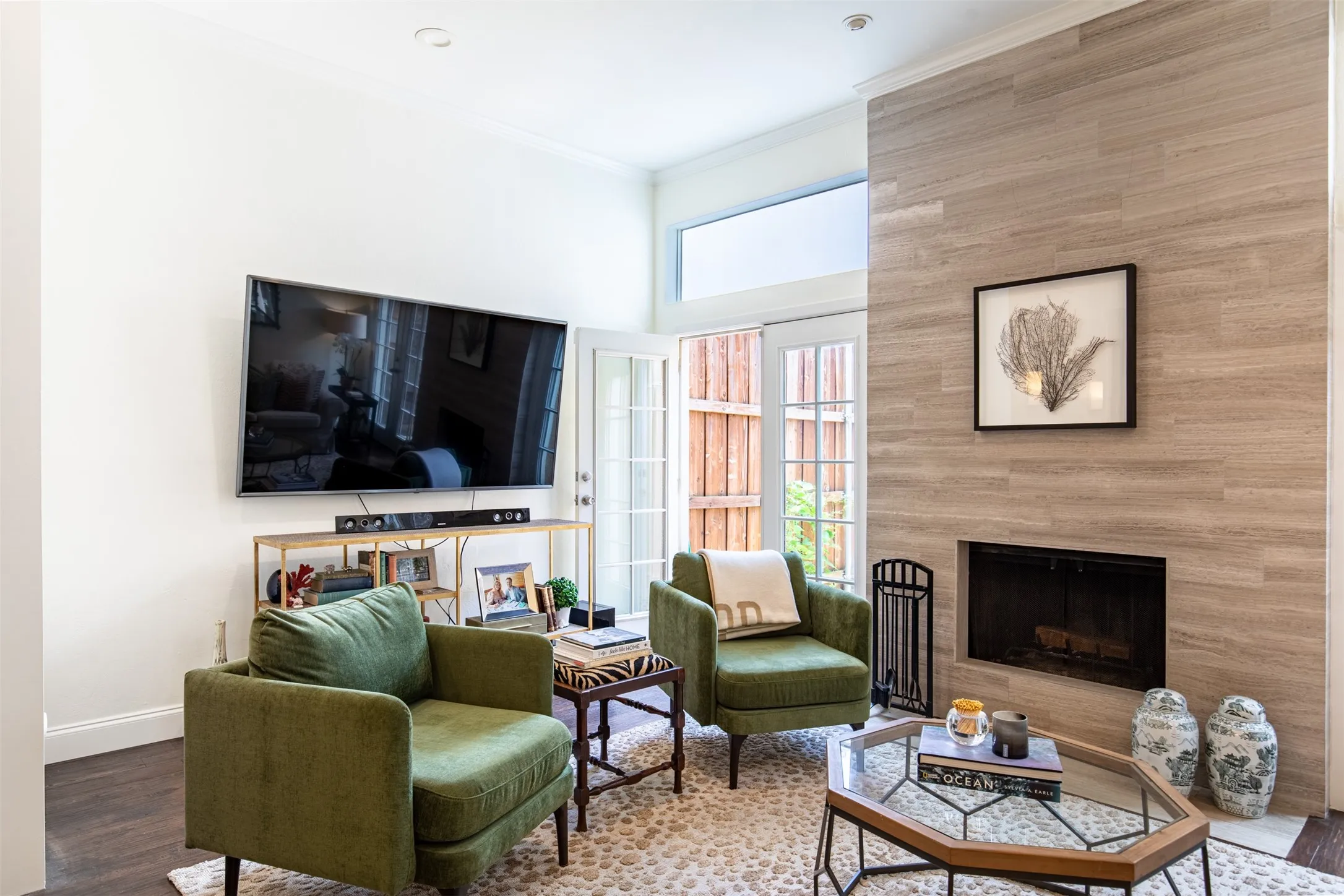 Condominium For Sale in Dallas County , 4015 Holland Avenue 106, Dallas, Texas 75219, 2 Bedroom, 2 Bathroom, Garage spaces, 1,100 Sqft, built in 1978, mls#21400920, Real Estate Agent in Dallas, Homes For Sale in Dallas county, Homes For Sale in Dallas, Realtor in Dallas Texas, Real Estate Brokerage Independent Realty Texas, Luminita Cordes Realtor