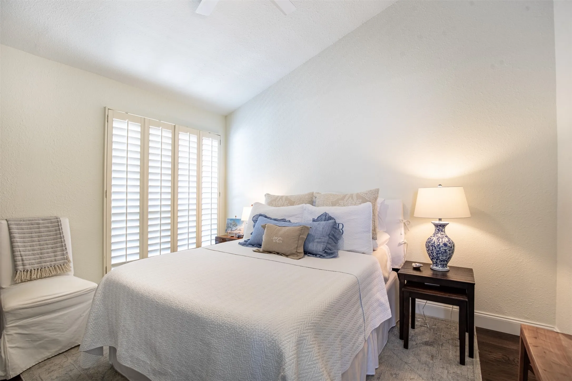 Condominium For Sale in Dallas County , 4015 Holland Avenue 106, Dallas, Texas 75219, 2 Bedroom, 2 Bathroom, Garage spaces, 1,100 Sqft, built in 1978, mls#21400920, Real Estate Agent in Dallas, Homes For Sale in Dallas county, Homes For Sale in Dallas, Realtor in Dallas Texas, Real Estate Brokerage Independent Realty Texas, Luminita Cordes Realtor