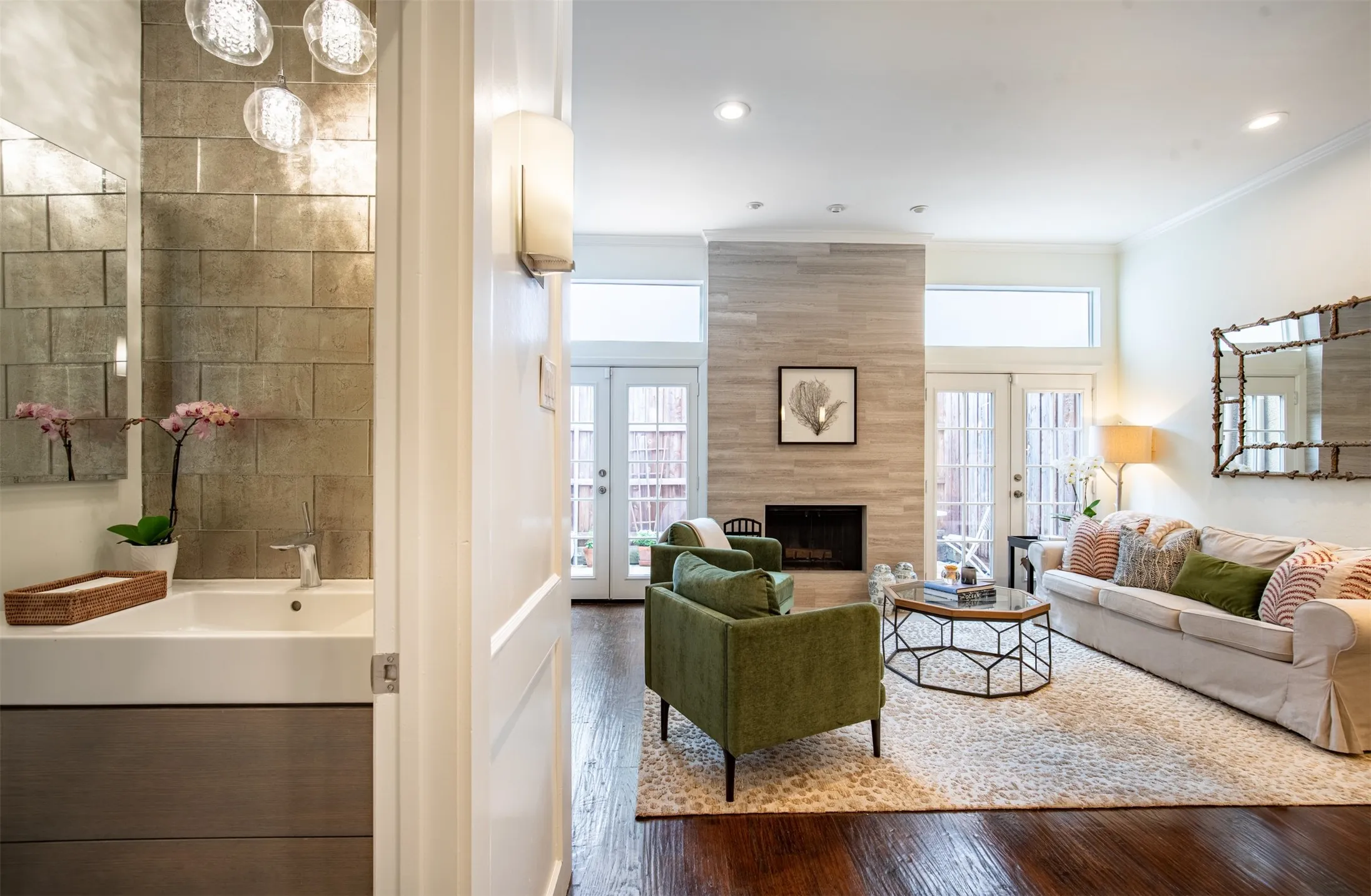 Condominium For Sale in Dallas County , 4015 Holland Avenue 106, Dallas, Texas 75219, 2 Bedroom, 2 Bathroom, Garage spaces, 1,100 Sqft, built in 1978, mls#21400920, Real Estate Agent in Dallas, Homes For Sale in Dallas county, Homes For Sale in Dallas, Realtor in Dallas Texas, Real Estate Brokerage Independent Realty Texas, Luminita Cordes Realtor