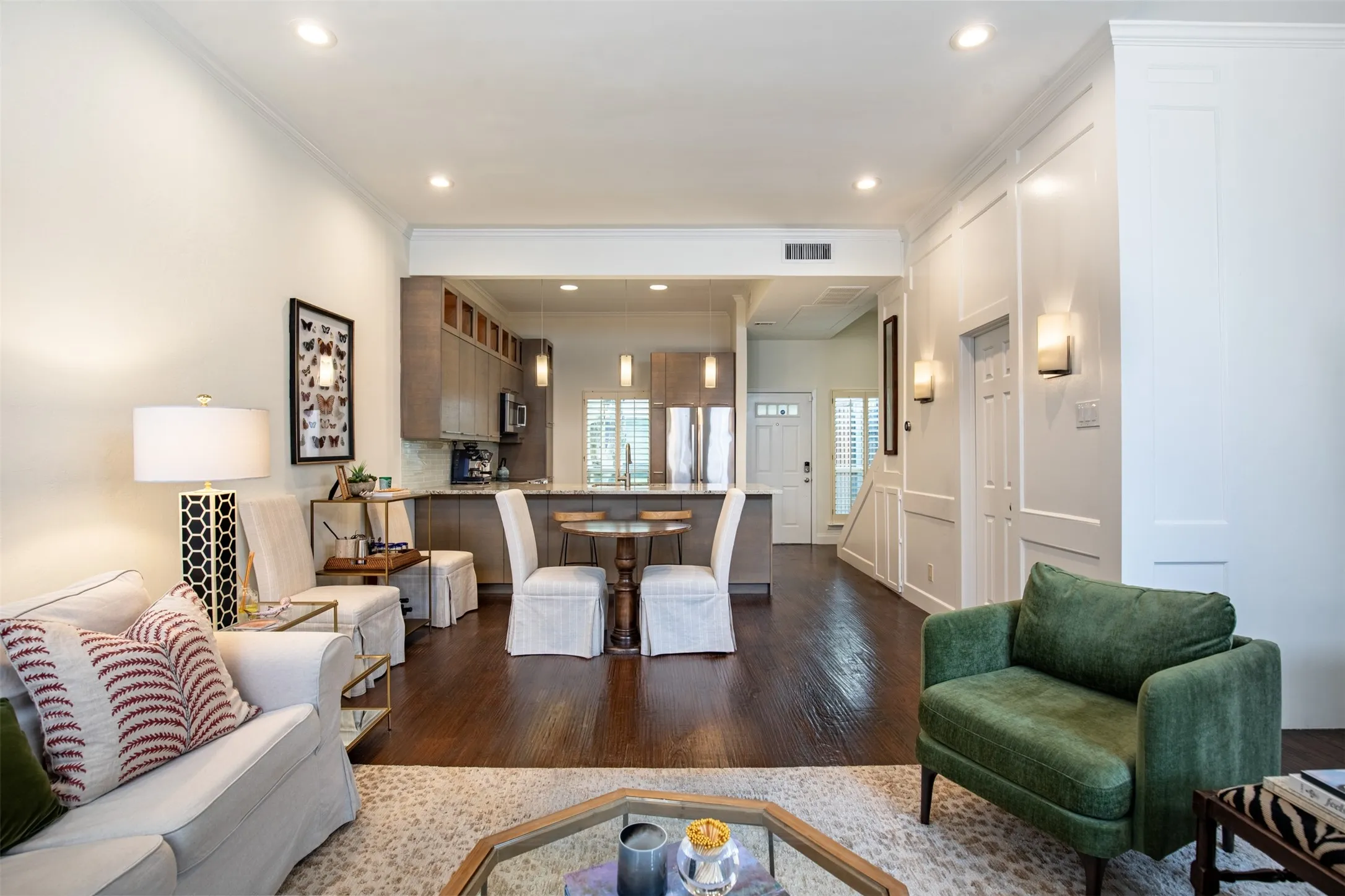 Condominium For Sale in Dallas County , 4015 Holland Avenue 106, Dallas, Texas 75219, 2 Bedroom, 2 Bathroom, Garage spaces, 1,100 Sqft, built in 1978, mls#21400920, Real Estate Agent in Dallas, Homes For Sale in Dallas county, Homes For Sale in Dallas, Realtor in Dallas Texas, Real Estate Brokerage Independent Realty Texas, Luminita Cordes Realtor