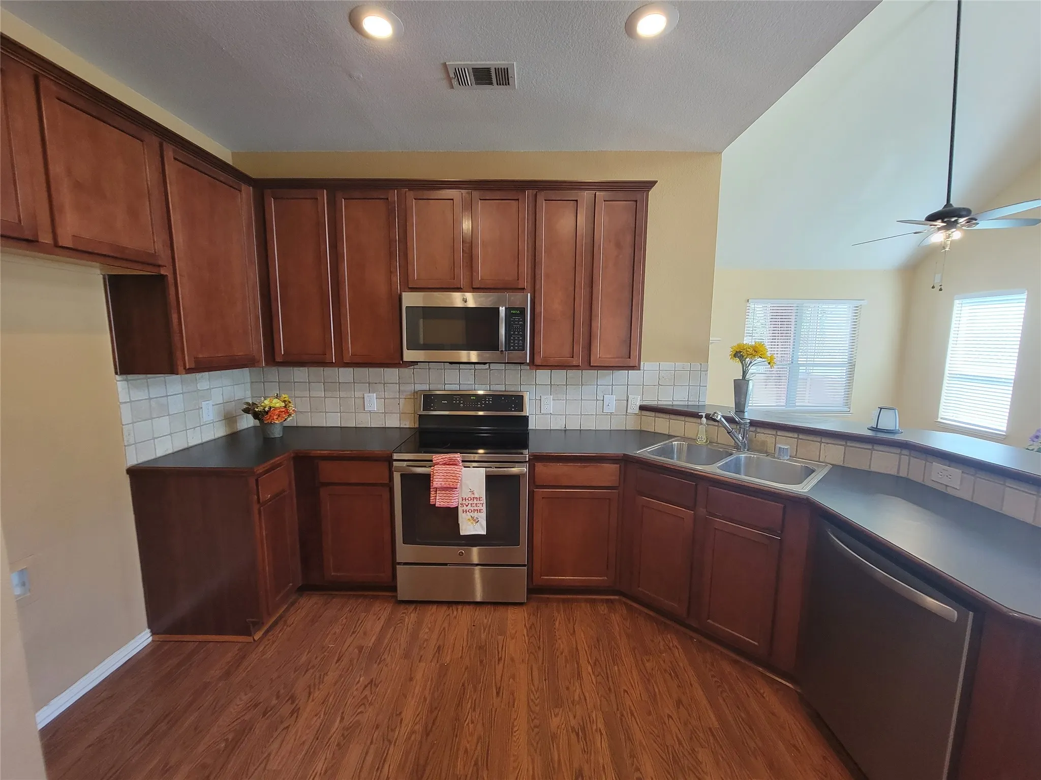 Single Family Residence For Rent in Denton County , 1550 Providence Boulevard, Providence Village, Texas 76227, 4 Bedroom, 3 Bathroom, 2 Garage spaces, 2,288 Sqft, built in 2003, mls#21404115, Real Estate Agent in Providence Village, Homes For Rent in Denton county, Homes For Rent in Providence Village, Realtor in Providence Village Texas, Real Estate Brokerage Independent Realty Texas, Luminita Cordes Realtor