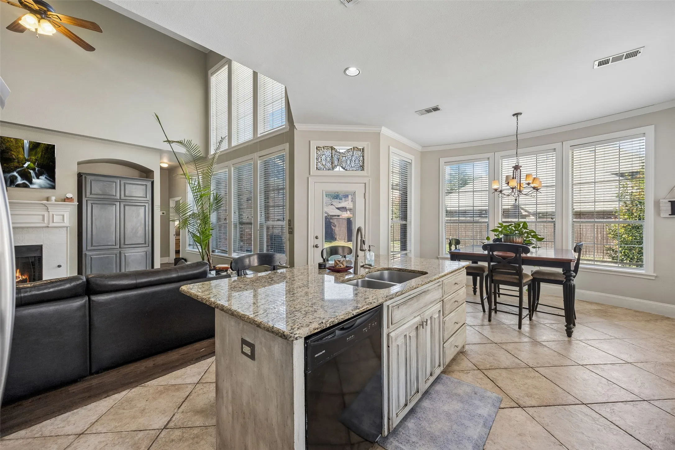 Single Family Residence For Sale in Collin County , 2124 Grayson Road, Mc Kinney, Texas 75072, 5 Bedroom, 4 Bathroom, 3 Garage spaces, 3,671 Sqft, built in 1999, mls#21404116, Real Estate Agent in Mc Kinney, Homes For Sale in Collin county, Homes For Sale in Mc Kinney, Realtor in Mc Kinney Texas, Real Estate Brokerage Independent Realty Texas, Luminita Cordes Realtor