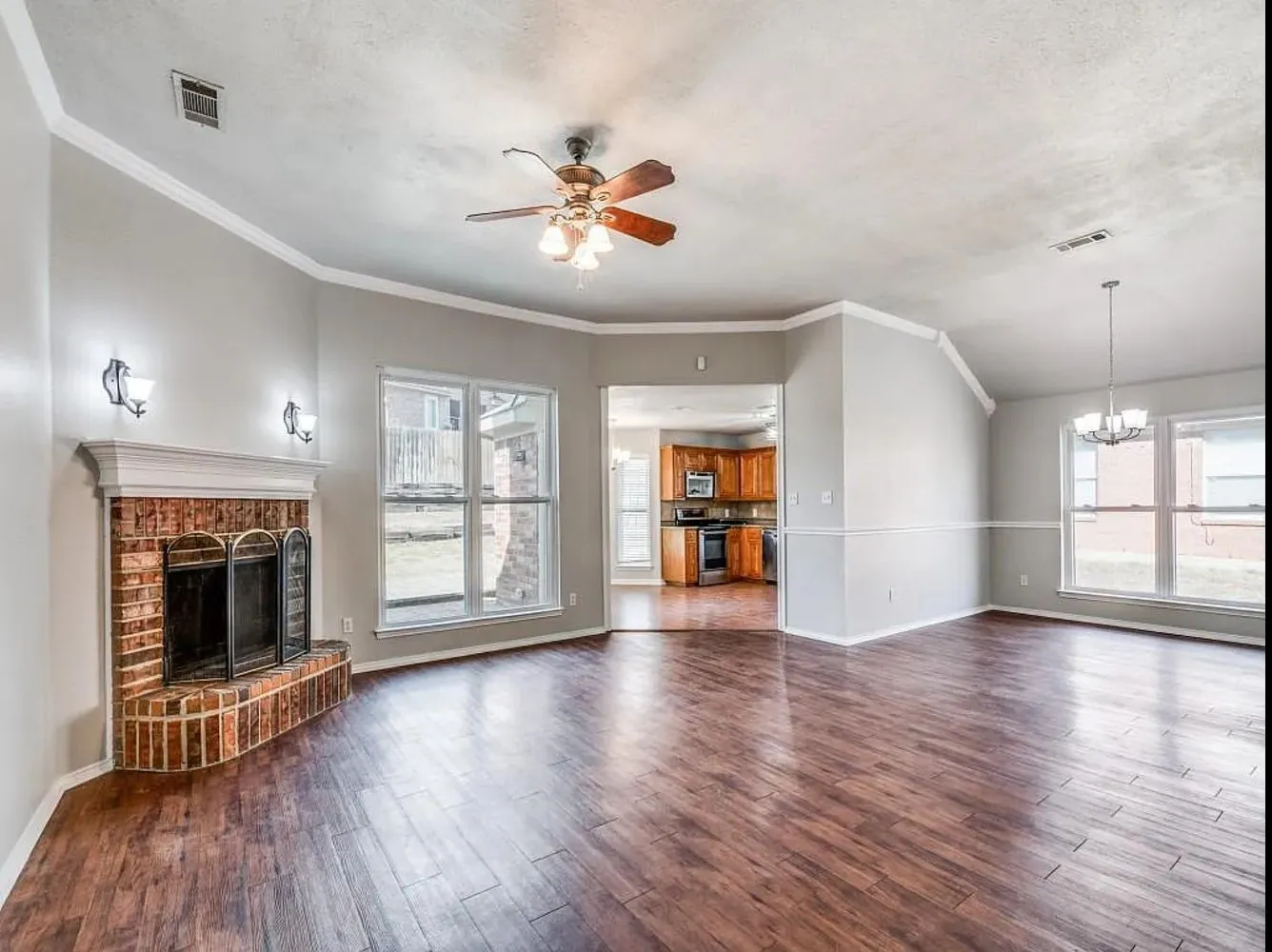 Single Family Residence For Rent in Johnson County , 942 Jacobs Crossing Court, Burleson, Texas 76028, 4 Bedroom, 2 Bathroom, 2 Garage spaces, 1,824 Sqft, built in 2000, mls#21404117, Real Estate Agent in Burleson, Homes For Rent in Johnson county, Homes For Rent in Burleson, Realtor in Burleson Texas, Real Estate Brokerage Independent Realty Texas, Luminita Cordes Realtor