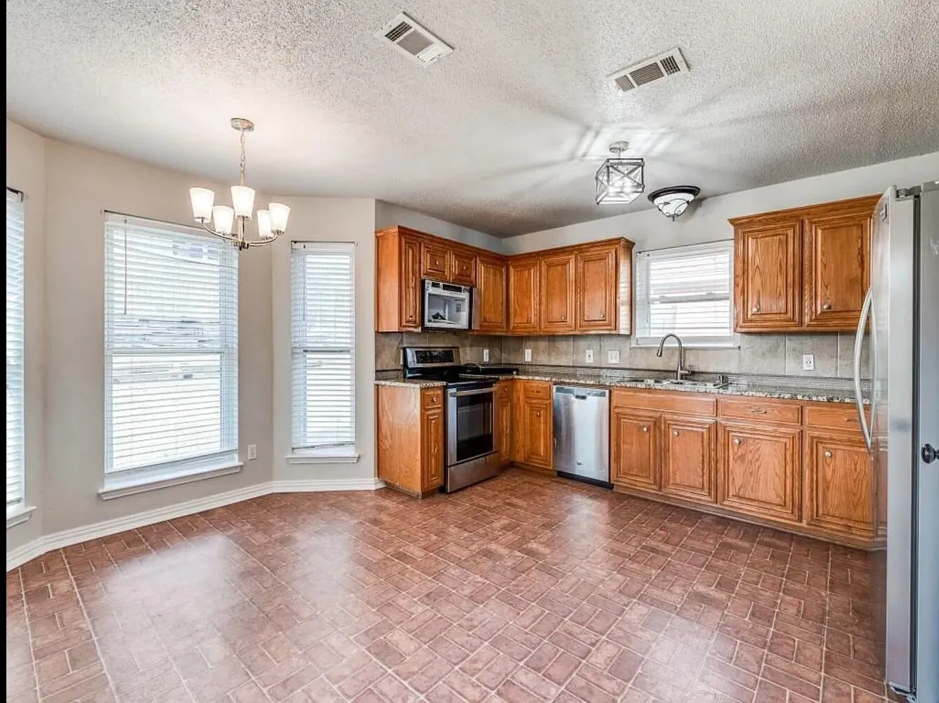 Single Family Residence For Rent in Johnson County , 942 Jacobs Crossing Court, Burleson, Texas 76028, 4 Bedroom, 2 Bathroom, 2 Garage spaces, 1,824 Sqft, built in 2000, mls#21404117, Real Estate Agent in Burleson, Homes For Rent in Johnson county, Homes For Rent in Burleson, Realtor in Burleson Texas, Real Estate Brokerage Independent Realty Texas, Luminita Cordes Realtor