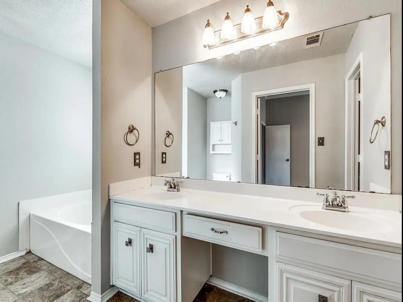 Single Family Residence For Rent in Johnson County , 942 Jacobs Crossing Court, Burleson, Texas 76028, 4 Bedroom, 2 Bathroom, 2 Garage spaces, 1,824 Sqft, built in 2000, mls#21404117, Real Estate Agent in Burleson, Homes For Rent in Johnson county, Homes For Rent in Burleson, Realtor in Burleson Texas, Real Estate Brokerage Independent Realty Texas, Luminita Cordes Realtor