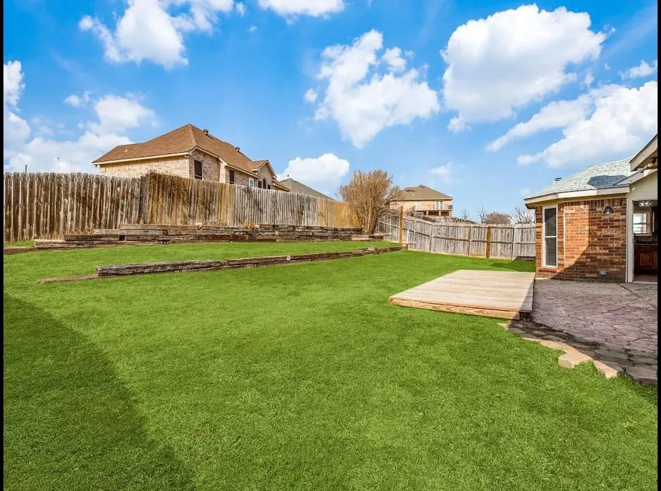 Single Family Residence For Rent in Johnson County , 942 Jacobs Crossing Court, Burleson, Texas 76028, 4 Bedroom, 2 Bathroom, 2 Garage spaces, 1,824 Sqft, built in 2000, mls#21404117, Real Estate Agent in Burleson, Homes For Rent in Johnson county, Homes For Rent in Burleson, Realtor in Burleson Texas, Real Estate Brokerage Independent Realty Texas, Luminita Cordes Realtor