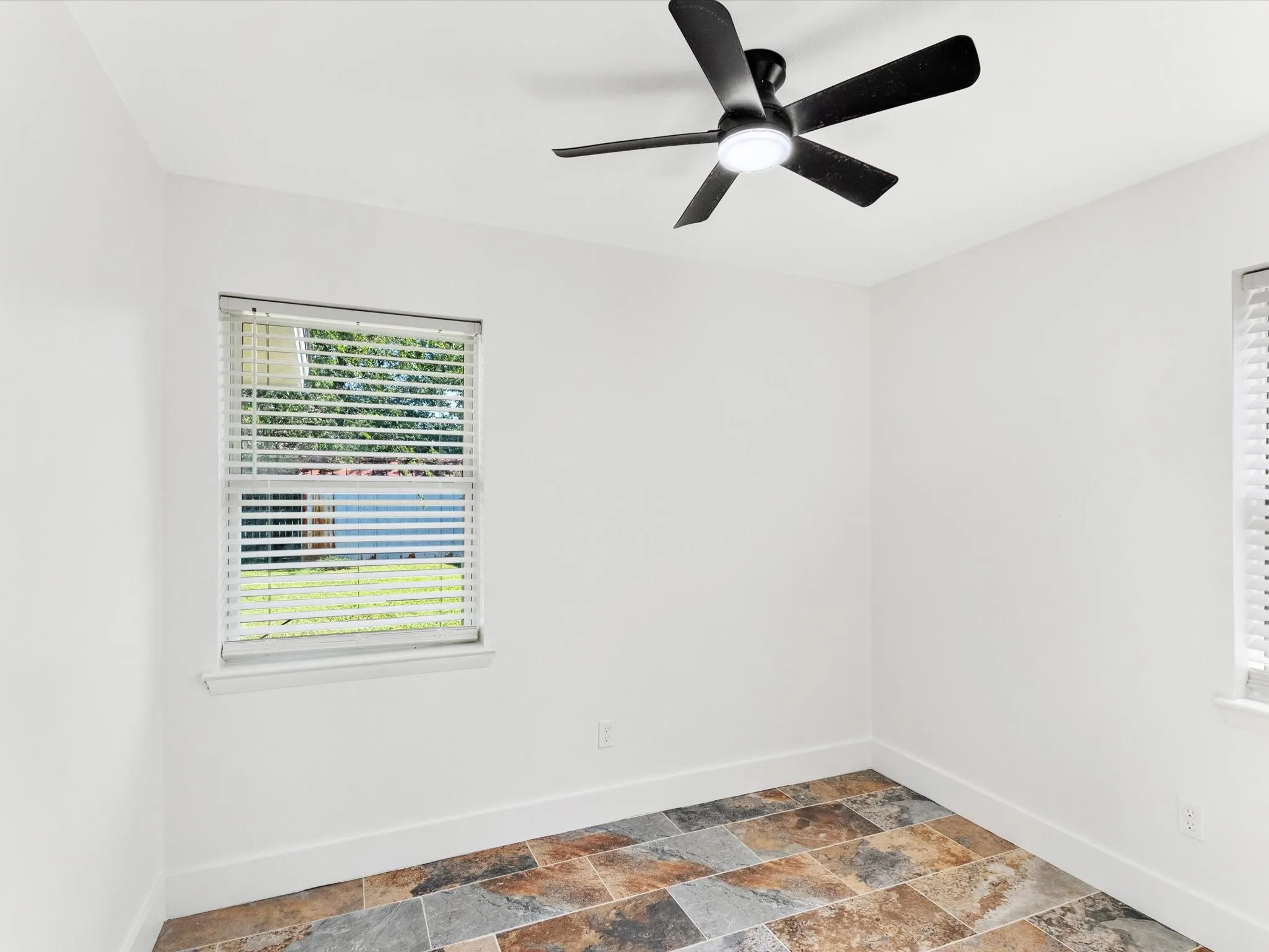 Single Family Residence For Sale in Dallas County , 1213 Fairmont Street, Irving, Texas 75062, 4 Bedroom, 3 Bathroom, Garage spaces, 1,469 Sqft, built in 1964, mls#21403628, Real Estate Agent in Irving, Homes For Sale in Dallas county, Homes For Sale in Irving, Realtor in Irving Texas, Real Estate Brokerage Independent Realty Texas, Luminita Cordes Realtor