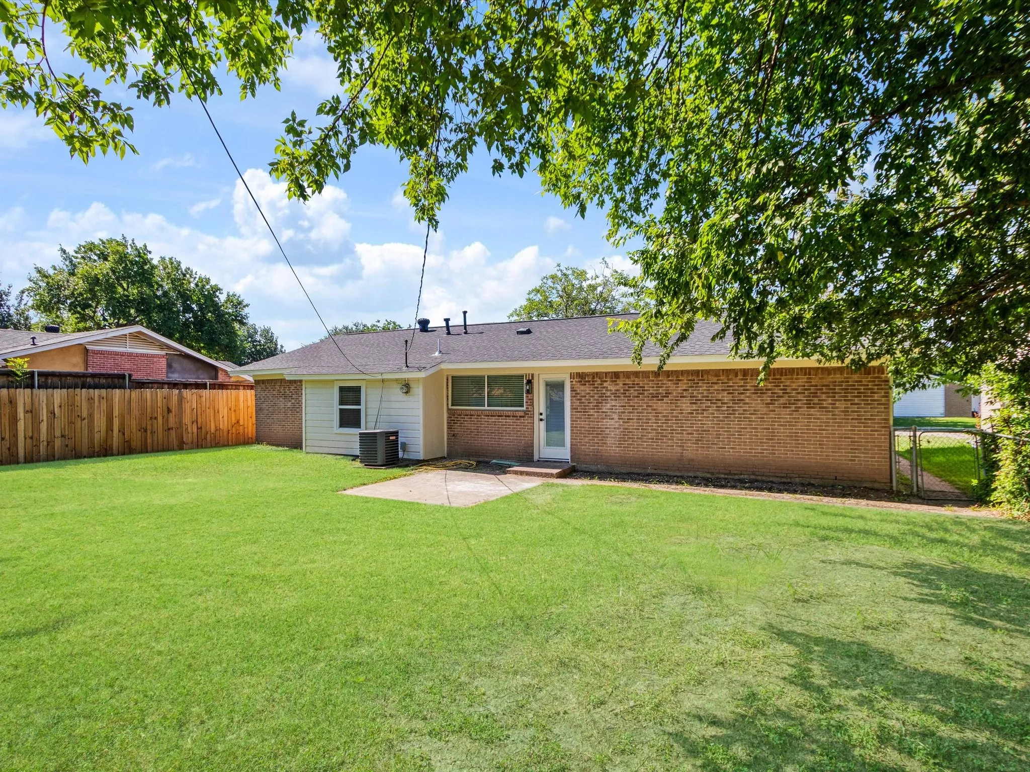 Single Family Residence For Sale in Dallas County , 1213 Fairmont Street, Irving, Texas 75062, 4 Bedroom, 3 Bathroom, Garage spaces, 1,469 Sqft, built in 1964, mls#21403628, Real Estate Agent in Irving, Homes For Sale in Dallas county, Homes For Sale in Irving, Realtor in Irving Texas, Real Estate Brokerage Independent Realty Texas, Luminita Cordes Realtor
