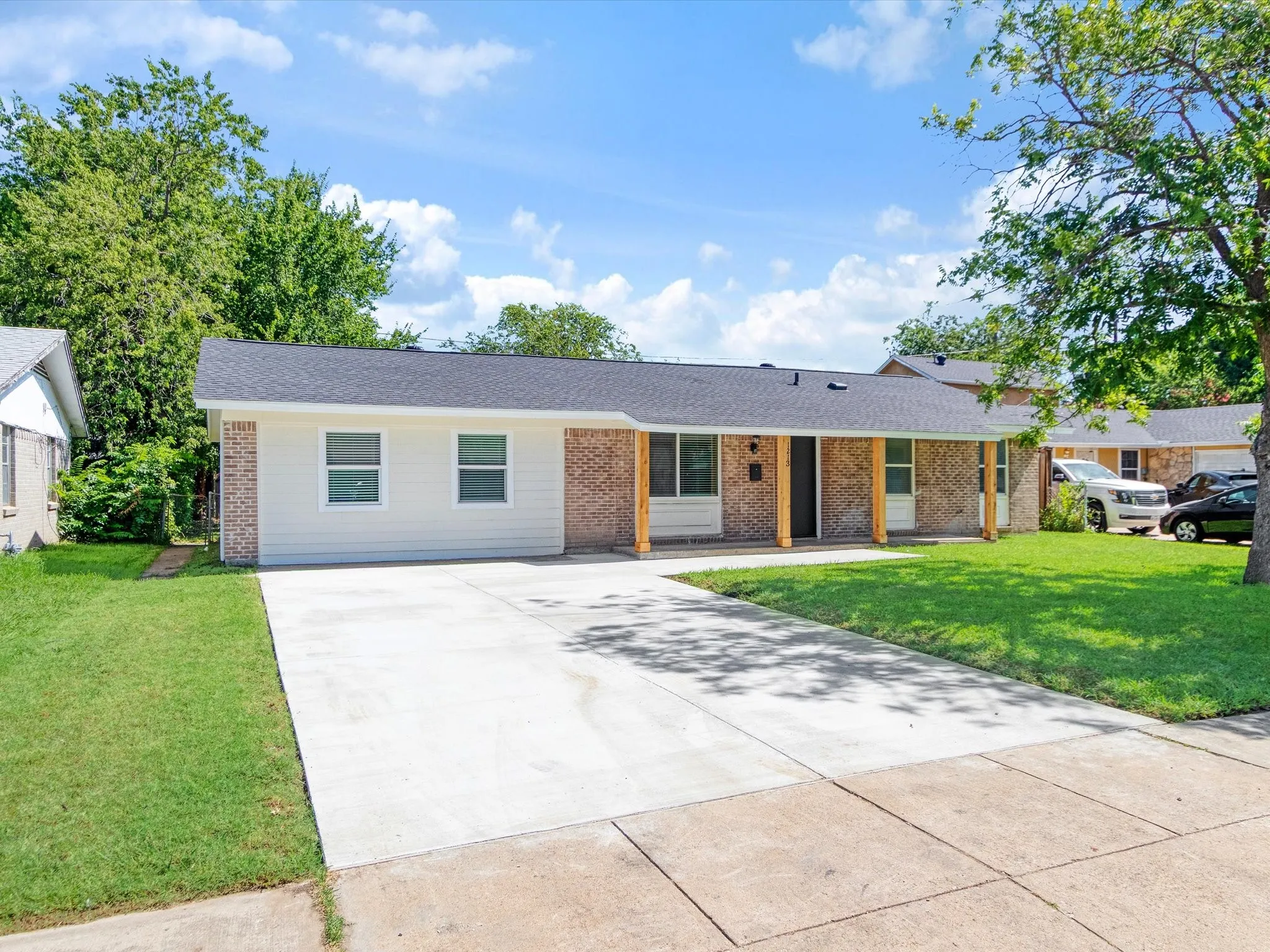 Single Family Residence For Sale in Dallas County , 1213 Fairmont Street, Irving, Texas 75062, 4 Bedroom, 3 Bathroom, Garage spaces, 1,469 Sqft, built in 1964, mls#21403628, Real Estate Agent in Irving, Homes For Sale in Dallas county, Homes For Sale in Irving, Realtor in Irving Texas, Real Estate Brokerage Independent Realty Texas, Luminita Cordes Realtor