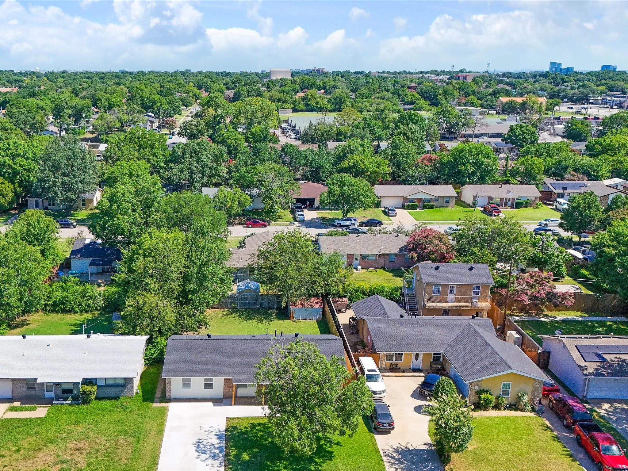 Single Family Residence For Sale in Dallas County , 1213 Fairmont Street, Irving, Texas 75062, 4 Bedroom, 3 Bathroom, Garage spaces, 1,469 Sqft, built in 1964, mls#21403628, Real Estate Agent in Irving, Homes For Sale in Dallas county, Homes For Sale in Irving, Realtor in Irving Texas, Real Estate Brokerage Independent Realty Texas, Luminita Cordes Realtor