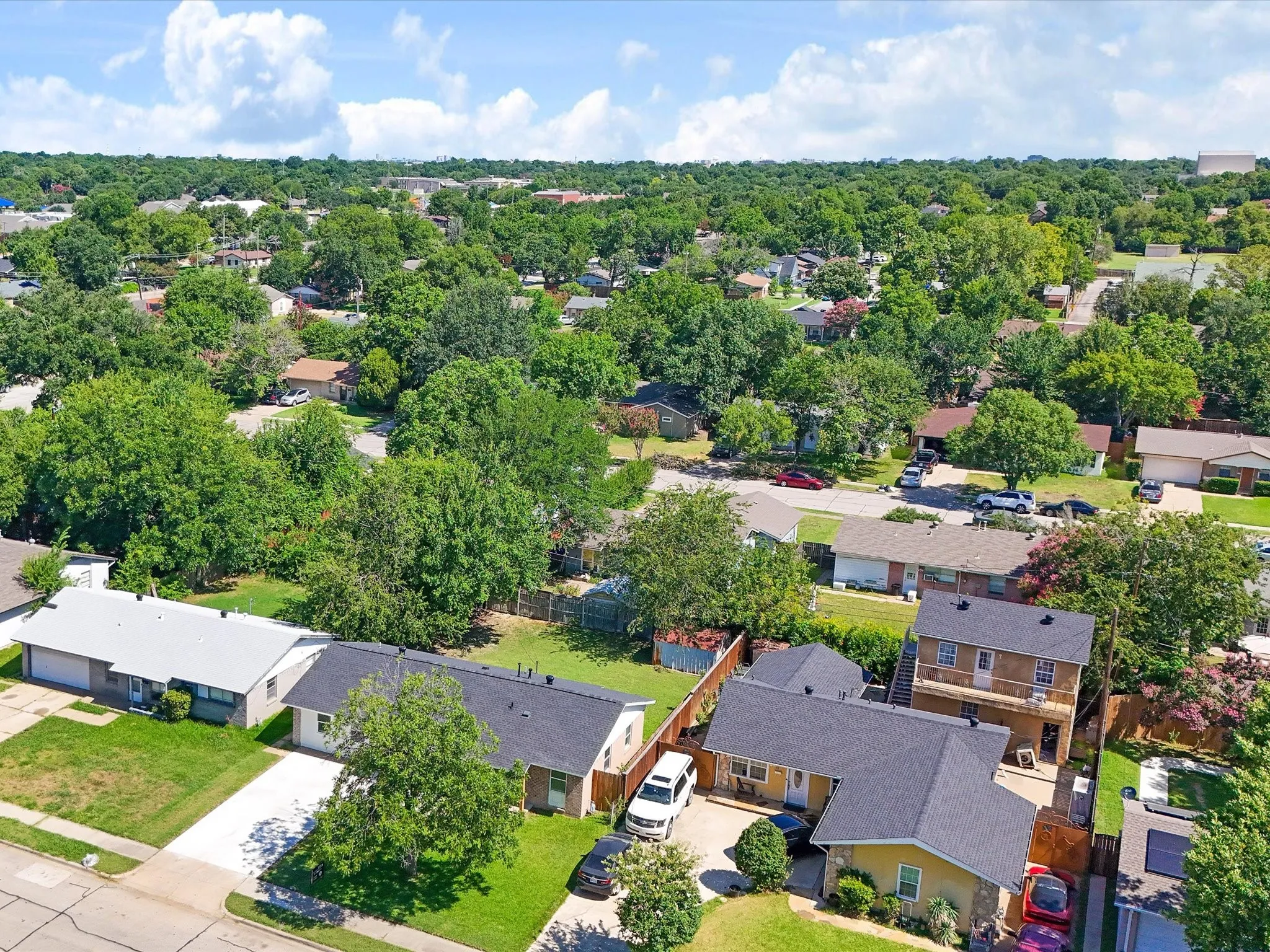 Single Family Residence For Sale in Dallas County , 1213 Fairmont Street, Irving, Texas 75062, 4 Bedroom, 3 Bathroom, Garage spaces, 1,469 Sqft, built in 1964, mls#21403628, Real Estate Agent in Irving, Homes For Sale in Dallas county, Homes For Sale in Irving, Realtor in Irving Texas, Real Estate Brokerage Independent Realty Texas, Luminita Cordes Realtor