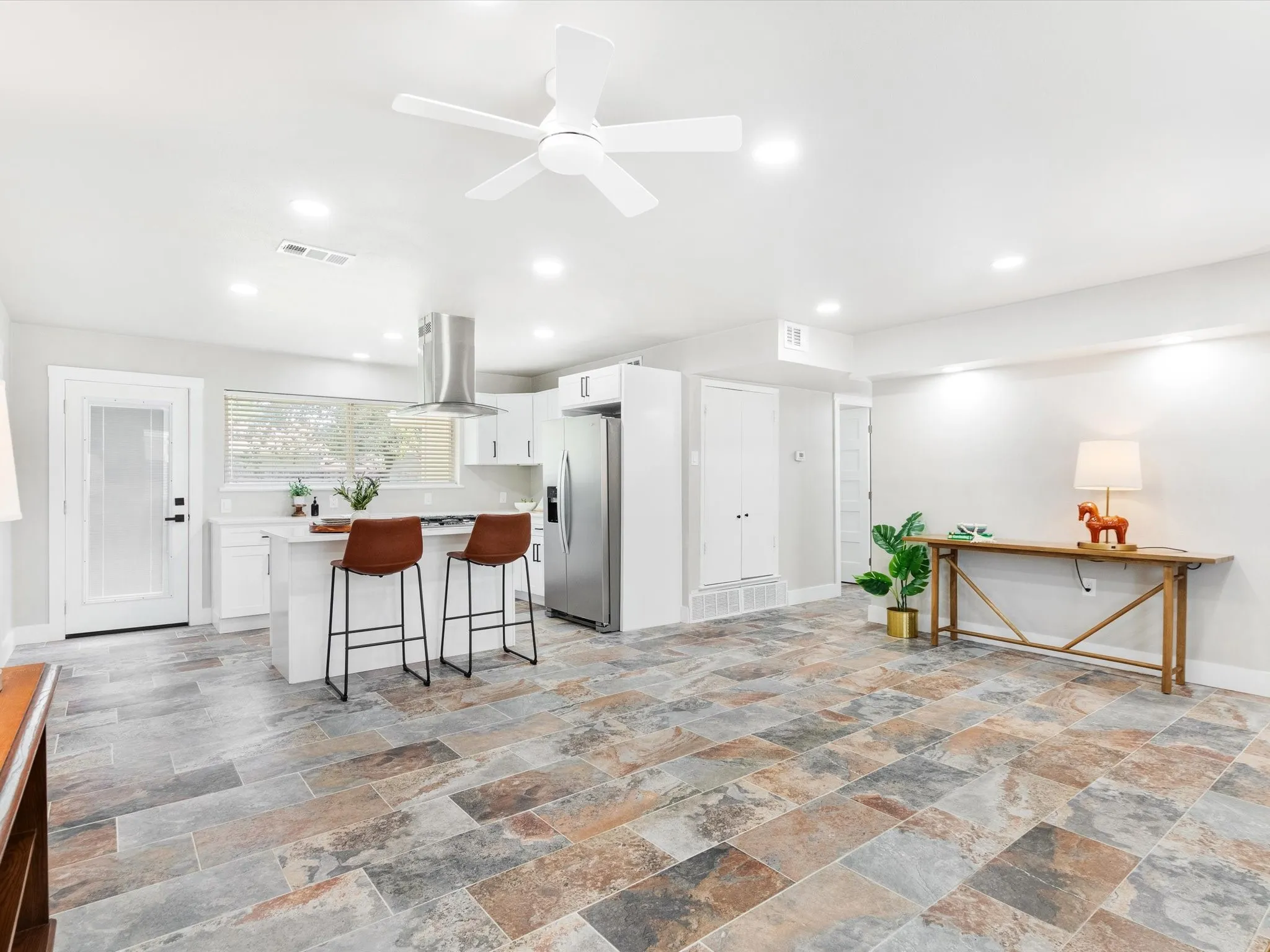Single Family Residence For Sale in Dallas County , 1213 Fairmont Street, Irving, Texas 75062, 4 Bedroom, 3 Bathroom, Garage spaces, 1,469 Sqft, built in 1964, mls#21403628, Real Estate Agent in Irving, Homes For Sale in Dallas county, Homes For Sale in Irving, Realtor in Irving Texas, Real Estate Brokerage Independent Realty Texas, Luminita Cordes Realtor