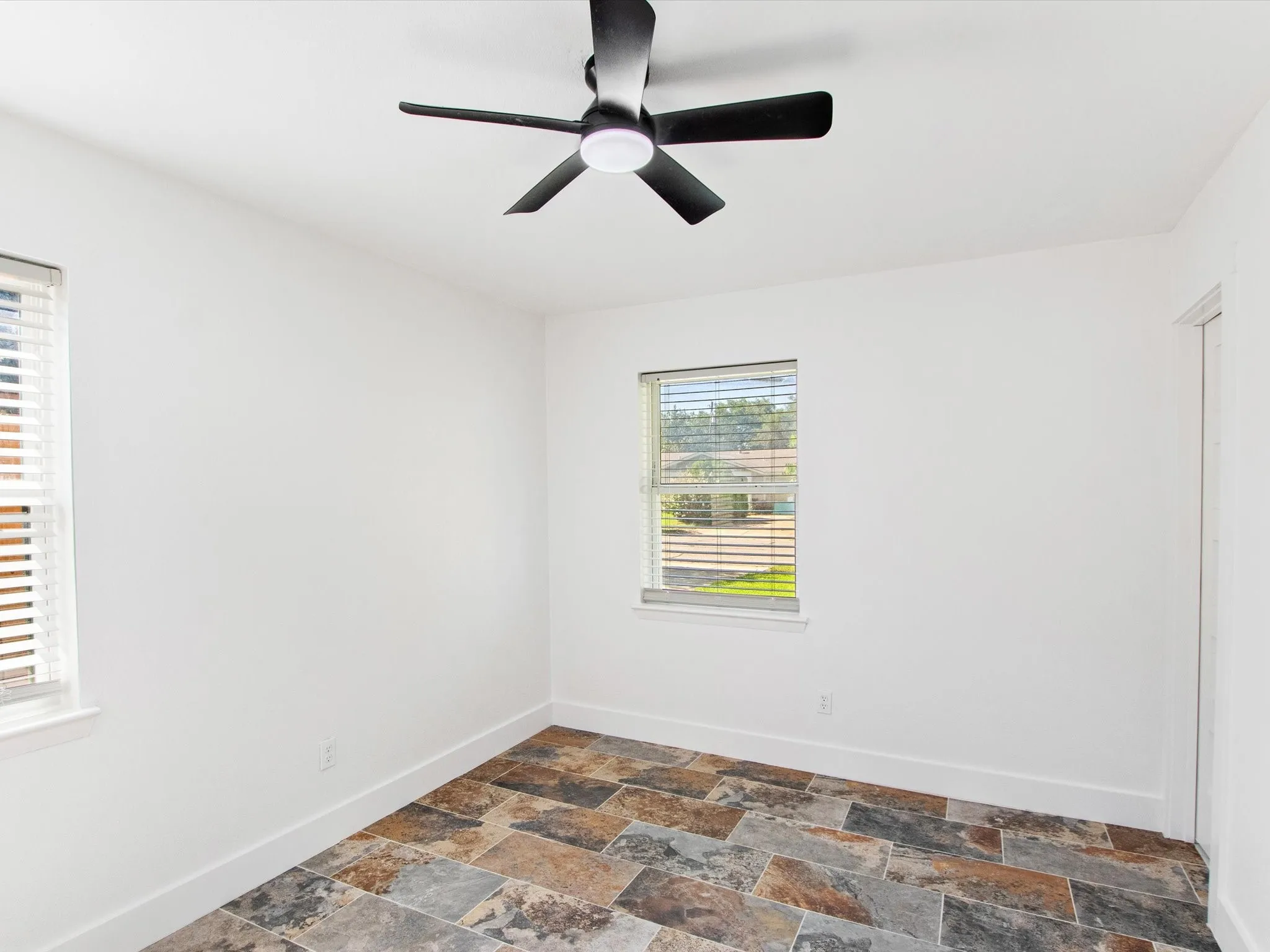 Single Family Residence For Sale in Dallas County , 1213 Fairmont Street, Irving, Texas 75062, 4 Bedroom, 3 Bathroom, Garage spaces, 1,469 Sqft, built in 1964, mls#21403628, Real Estate Agent in Irving, Homes For Sale in Dallas county, Homes For Sale in Irving, Realtor in Irving Texas, Real Estate Brokerage Independent Realty Texas, Luminita Cordes Realtor