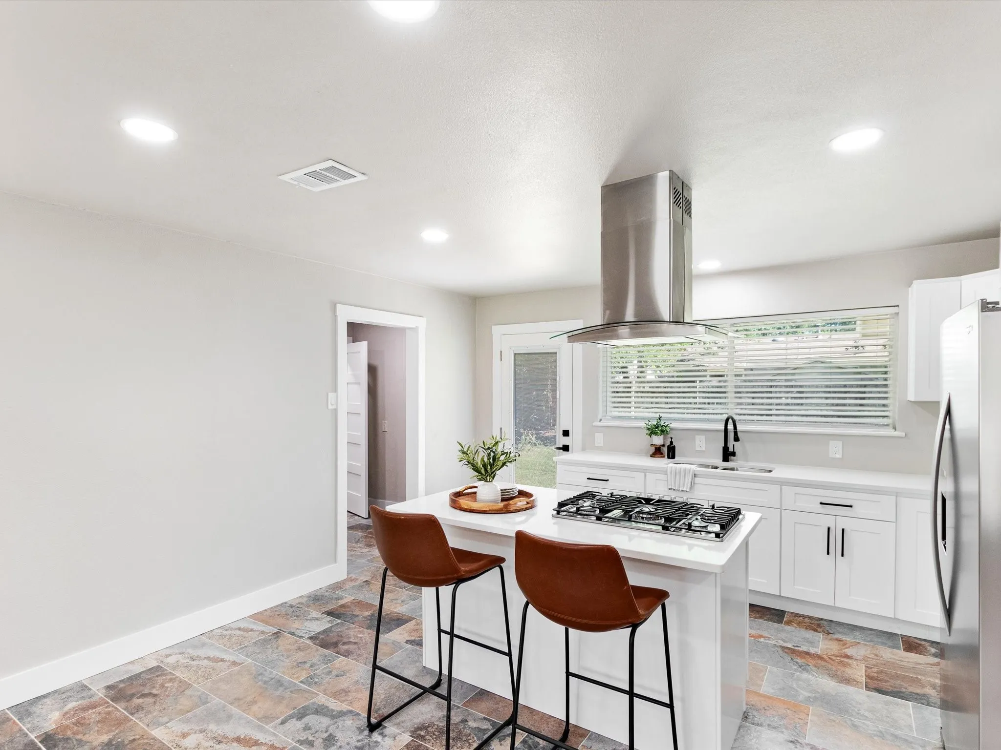 Single Family Residence For Sale in Dallas County , 1213 Fairmont Street, Irving, Texas 75062, 4 Bedroom, 3 Bathroom, Garage spaces, 1,469 Sqft, built in 1964, mls#21403628, Real Estate Agent in Irving, Homes For Sale in Dallas county, Homes For Sale in Irving, Realtor in Irving Texas, Real Estate Brokerage Independent Realty Texas, Luminita Cordes Realtor