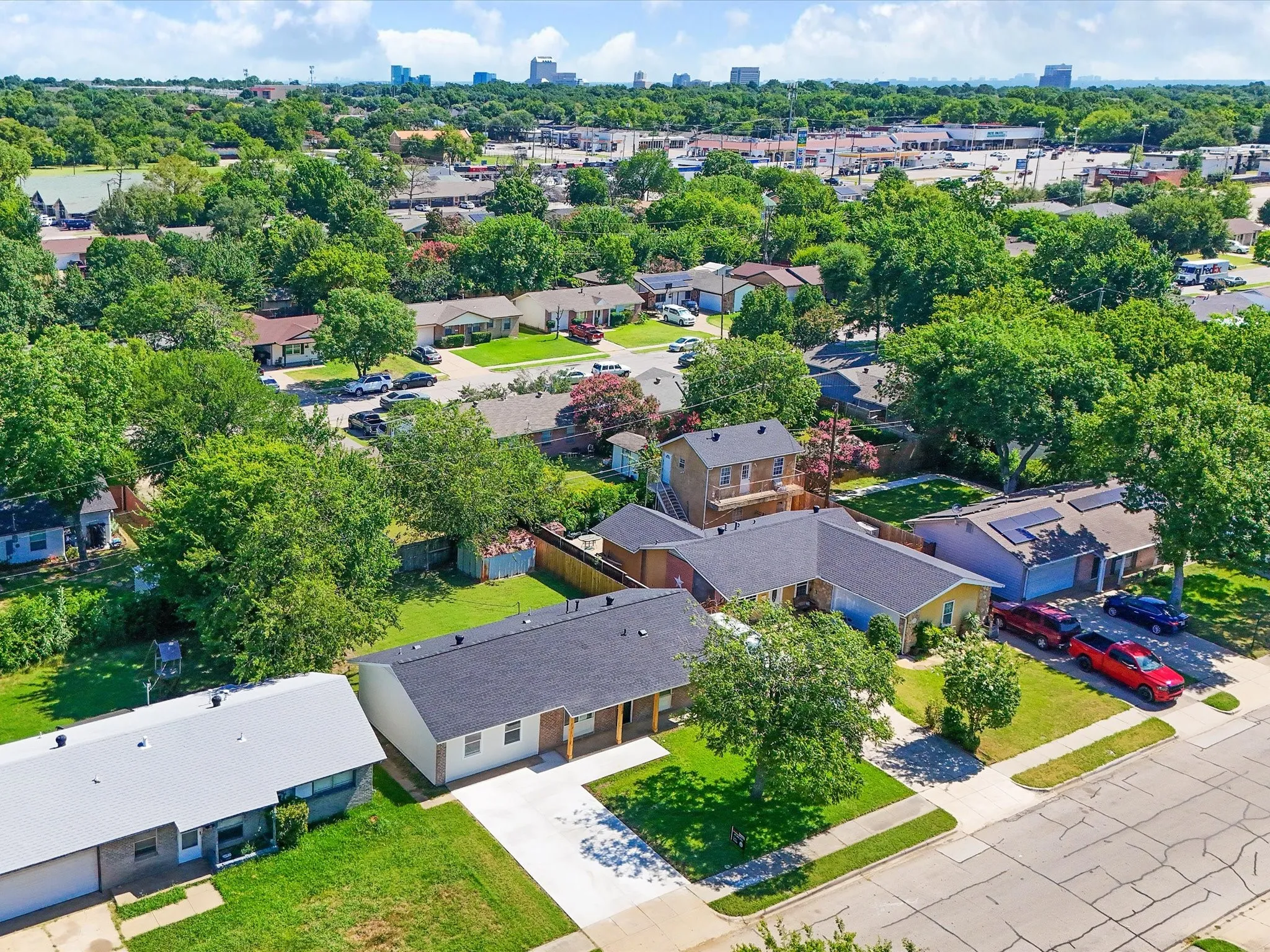 Single Family Residence For Sale in Dallas County , 1213 Fairmont Street, Irving, Texas 75062, 4 Bedroom, 3 Bathroom, Garage spaces, 1,469 Sqft, built in 1964, mls#21403628, Real Estate Agent in Irving, Homes For Sale in Dallas county, Homes For Sale in Irving, Realtor in Irving Texas, Real Estate Brokerage Independent Realty Texas, Luminita Cordes Realtor