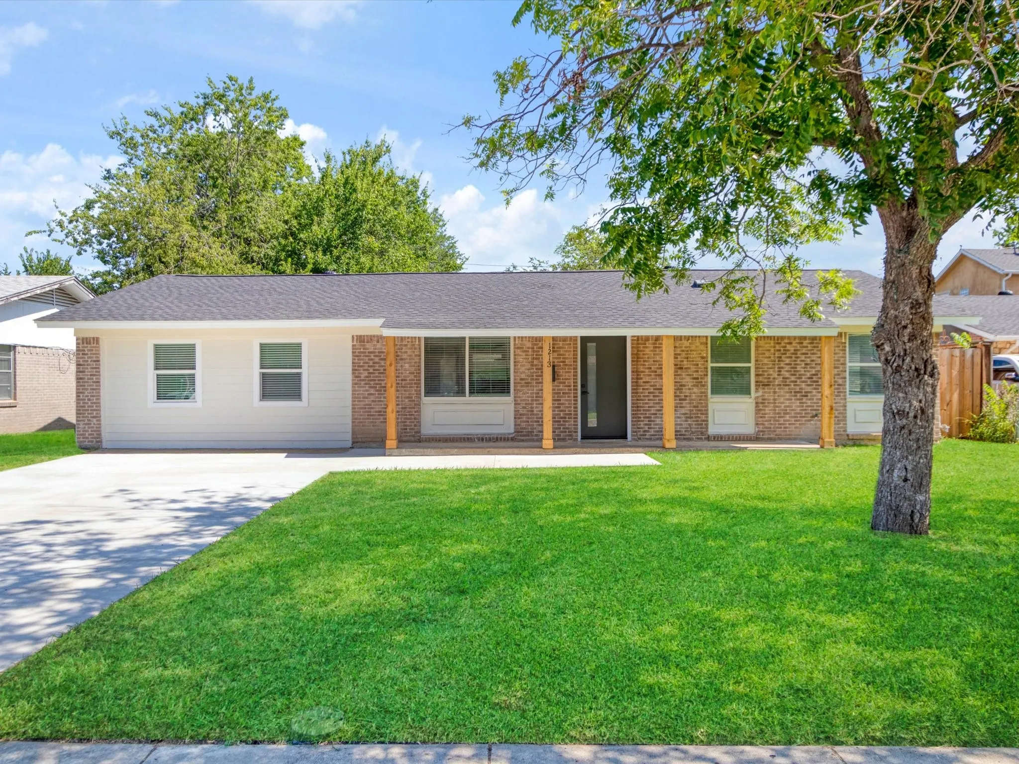 Single Family Residence For Sale in Dallas County , 1213 Fairmont Street, Irving, Texas 75062, 4 Bedroom, 3 Bathroom, Garage spaces, 1,469 Sqft, built in 1964, mls#21403628, Real Estate Agent in Irving, Homes For Sale in Dallas county, Homes For Sale in Irving, Realtor in Irving Texas, Real Estate Brokerage Independent Realty Texas, Luminita Cordes Realtor