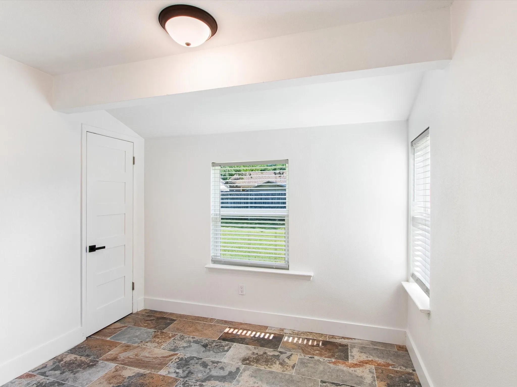 Single Family Residence For Sale in Dallas County , 1213 Fairmont Street, Irving, Texas 75062, 4 Bedroom, 3 Bathroom, Garage spaces, 1,469 Sqft, built in 1964, mls#21403628, Real Estate Agent in Irving, Homes For Sale in Dallas county, Homes For Sale in Irving, Realtor in Irving Texas, Real Estate Brokerage Independent Realty Texas, Luminita Cordes Realtor