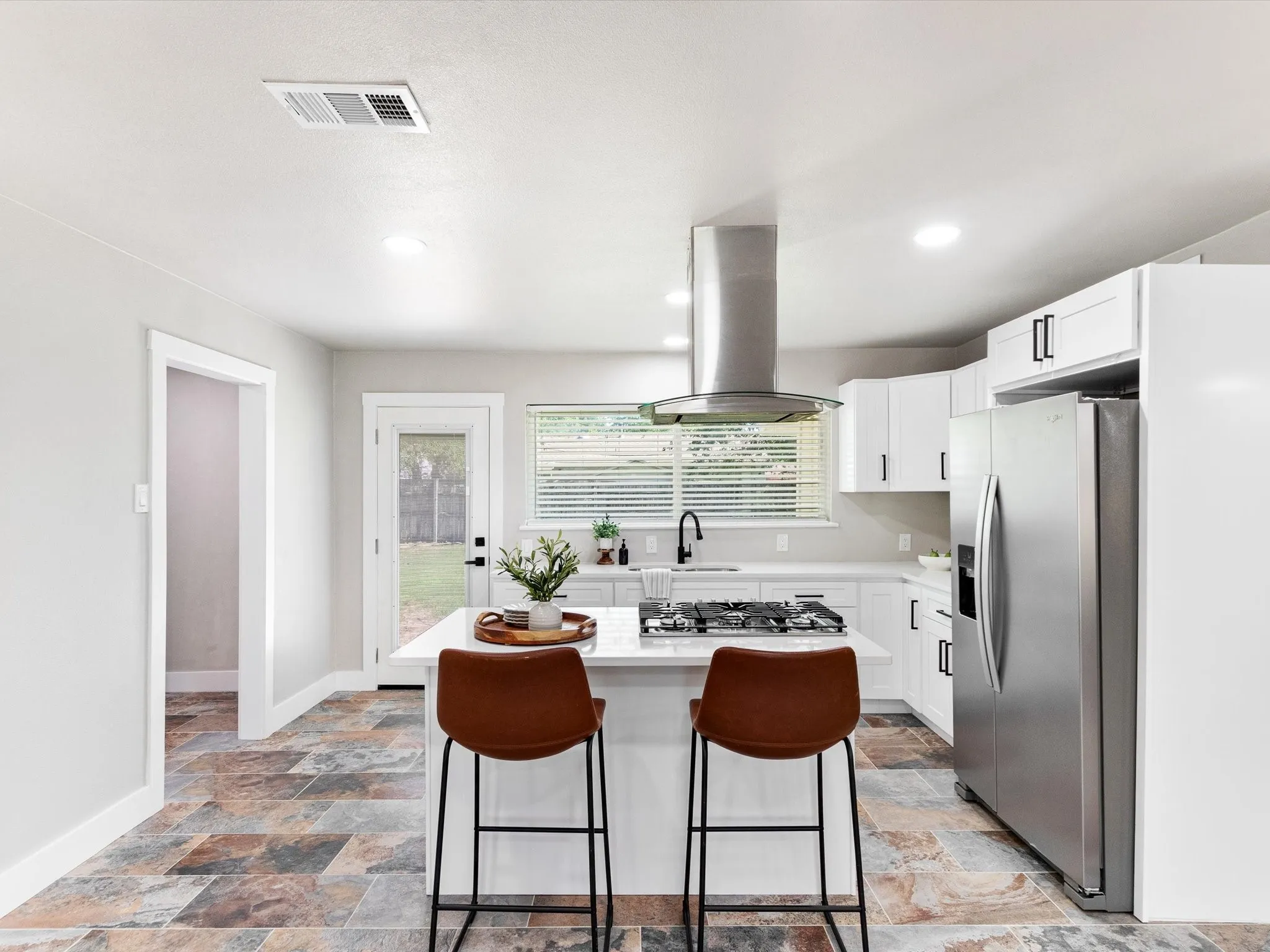 Single Family Residence For Sale in Dallas County , 1213 Fairmont Street, Irving, Texas 75062, 4 Bedroom, 3 Bathroom, Garage spaces, 1,469 Sqft, built in 1964, mls#21403628, Real Estate Agent in Irving, Homes For Sale in Dallas county, Homes For Sale in Irving, Realtor in Irving Texas, Real Estate Brokerage Independent Realty Texas, Luminita Cordes Realtor
