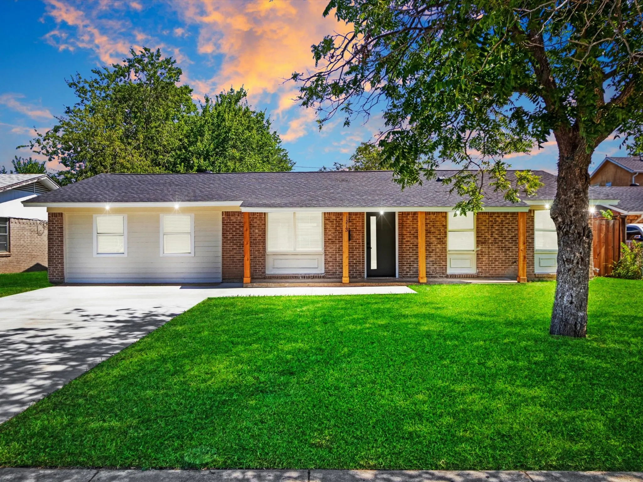 Single Family Residence For Sale in Dallas County , 1213 Fairmont Street, Irving, Texas 75062, 4 Bedroom, 3 Bathroom, Garage spaces, 1,469 Sqft, built in 1964, mls#21403628, Real Estate Agent in Irving, Homes For Sale in Dallas county, Homes For Sale in Irving, Realtor in Irving Texas, Real Estate Brokerage Independent Realty Texas, Luminita Cordes Realtor