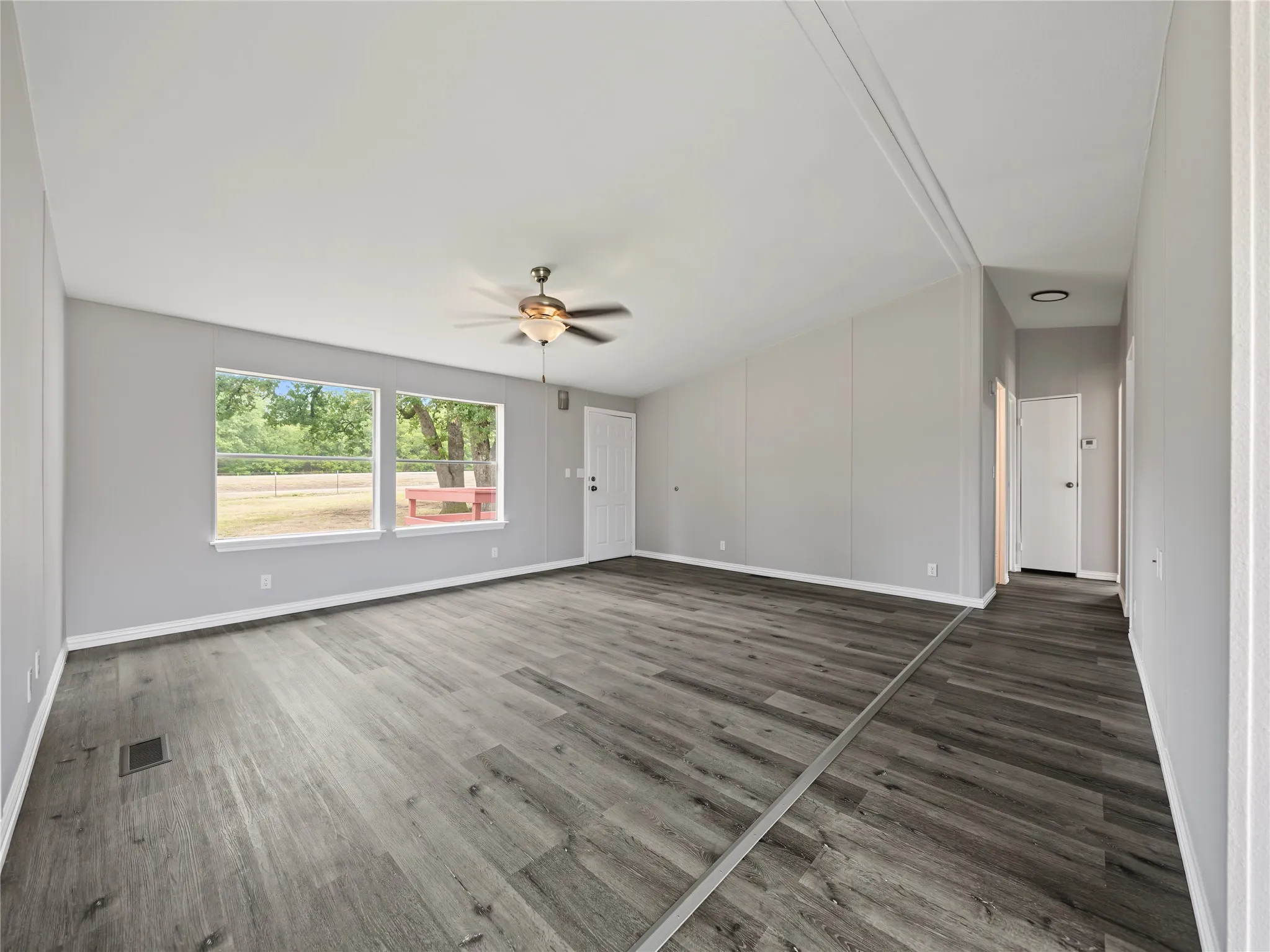 Mobile Home For Sale in Johnson County , 3806 E Fm 4 1, Cleburne, Texas 76031, 3 Bedroom, 2 Bathroom, Garage spaces, 1,570 Sqft, built in 1999, mls#21403794, Real Estate Agent in Cleburne, Homes For Sale in Johnson county, Homes For Sale in Cleburne, Realtor in Cleburne Texas, Real Estate Brokerage Independent Realty Texas, Luminita Cordes Realtor