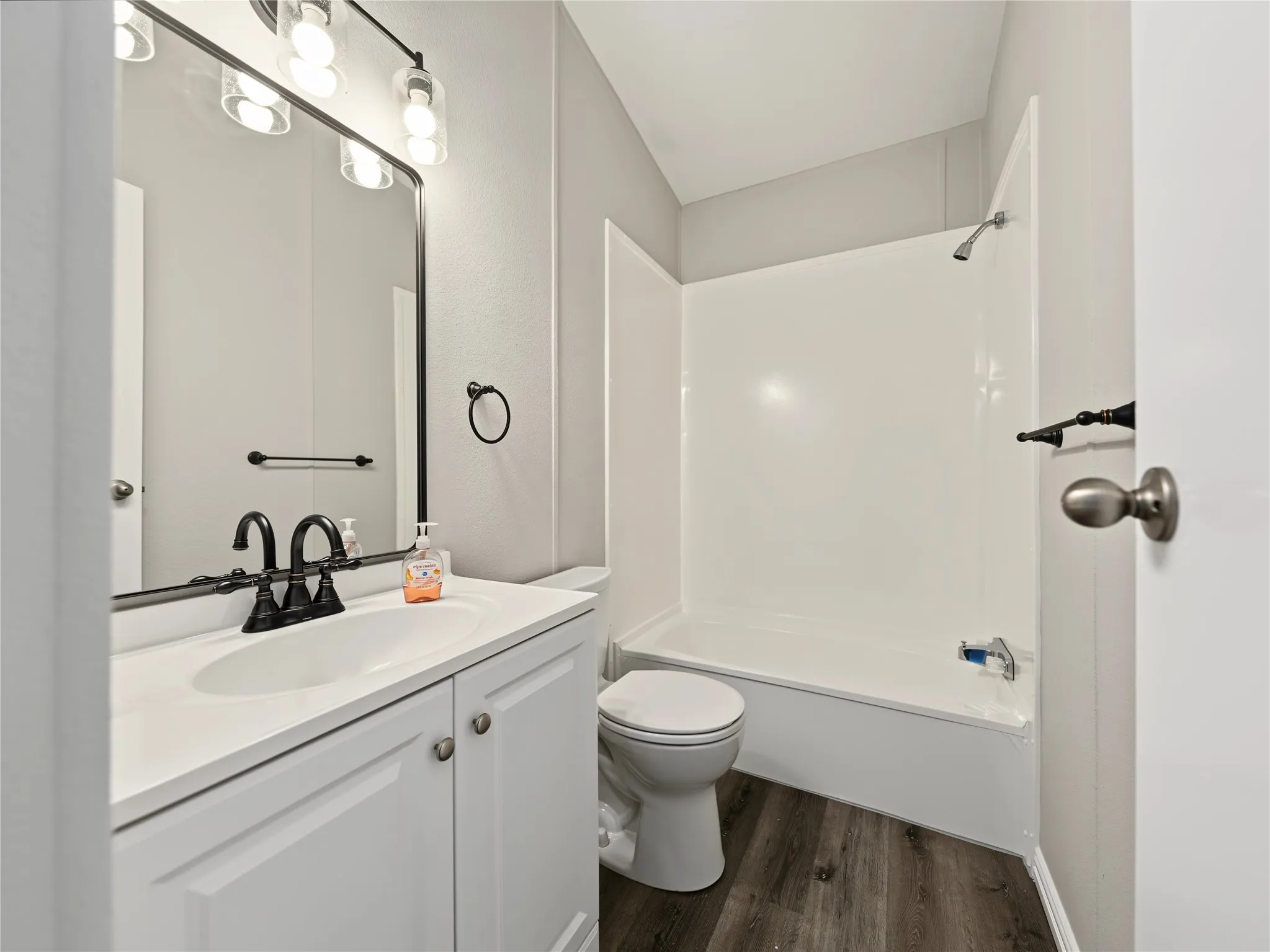 Mobile Home For Sale in Johnson County , 3806 E Fm 4 1, Cleburne, Texas 76031, 3 Bedroom, 2 Bathroom, Garage spaces, 1,570 Sqft, built in 1999, mls#21403794, Real Estate Agent in Cleburne, Homes For Sale in Johnson county, Homes For Sale in Cleburne, Realtor in Cleburne Texas, Real Estate Brokerage Independent Realty Texas, Luminita Cordes Realtor