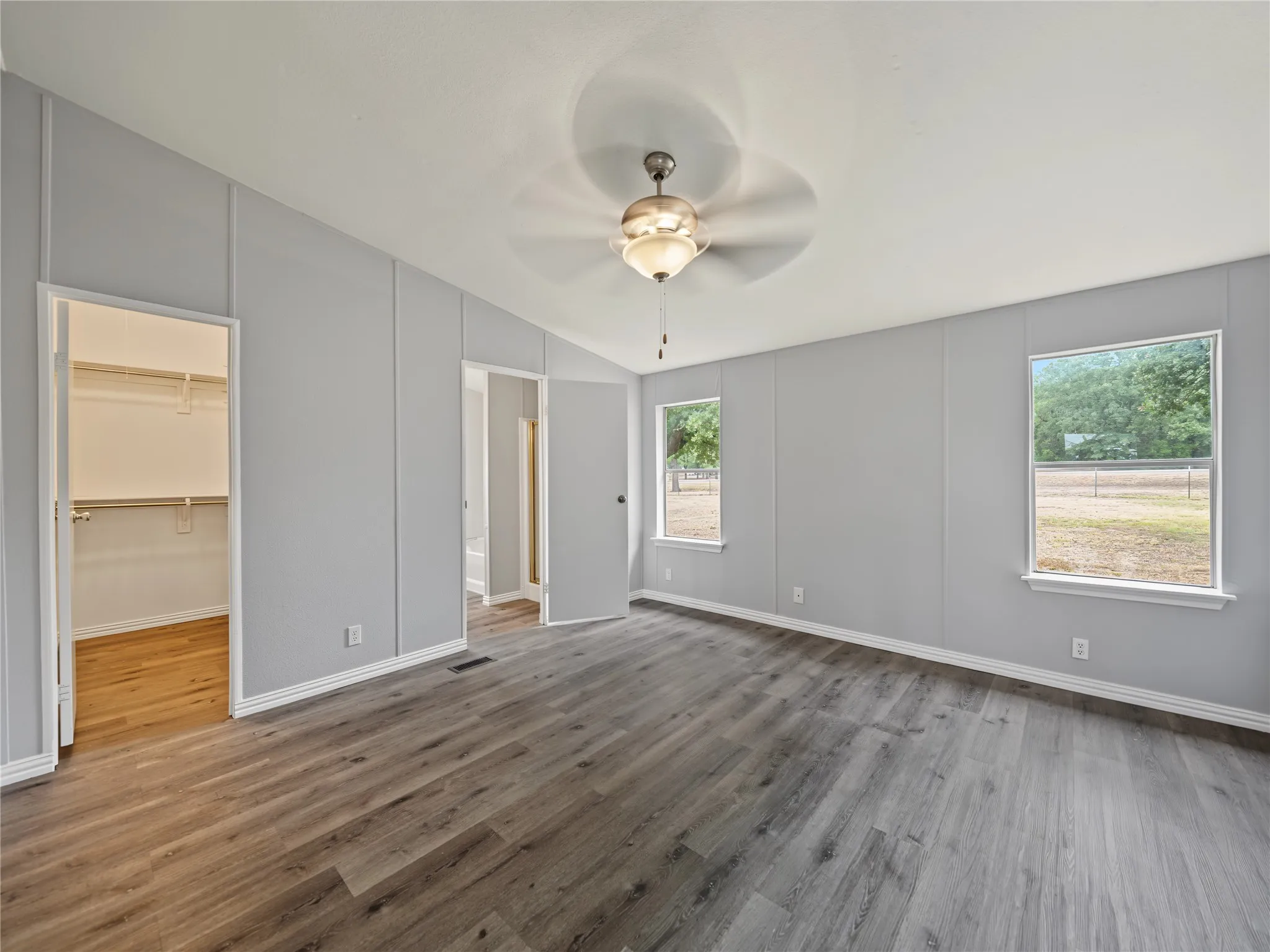 Mobile Home For Sale in Johnson County , 3806 E Fm 4 1, Cleburne, Texas 76031, 3 Bedroom, 2 Bathroom, Garage spaces, 1,570 Sqft, built in 1999, mls#21403794, Real Estate Agent in Cleburne, Homes For Sale in Johnson county, Homes For Sale in Cleburne, Realtor in Cleburne Texas, Real Estate Brokerage Independent Realty Texas, Luminita Cordes Realtor
