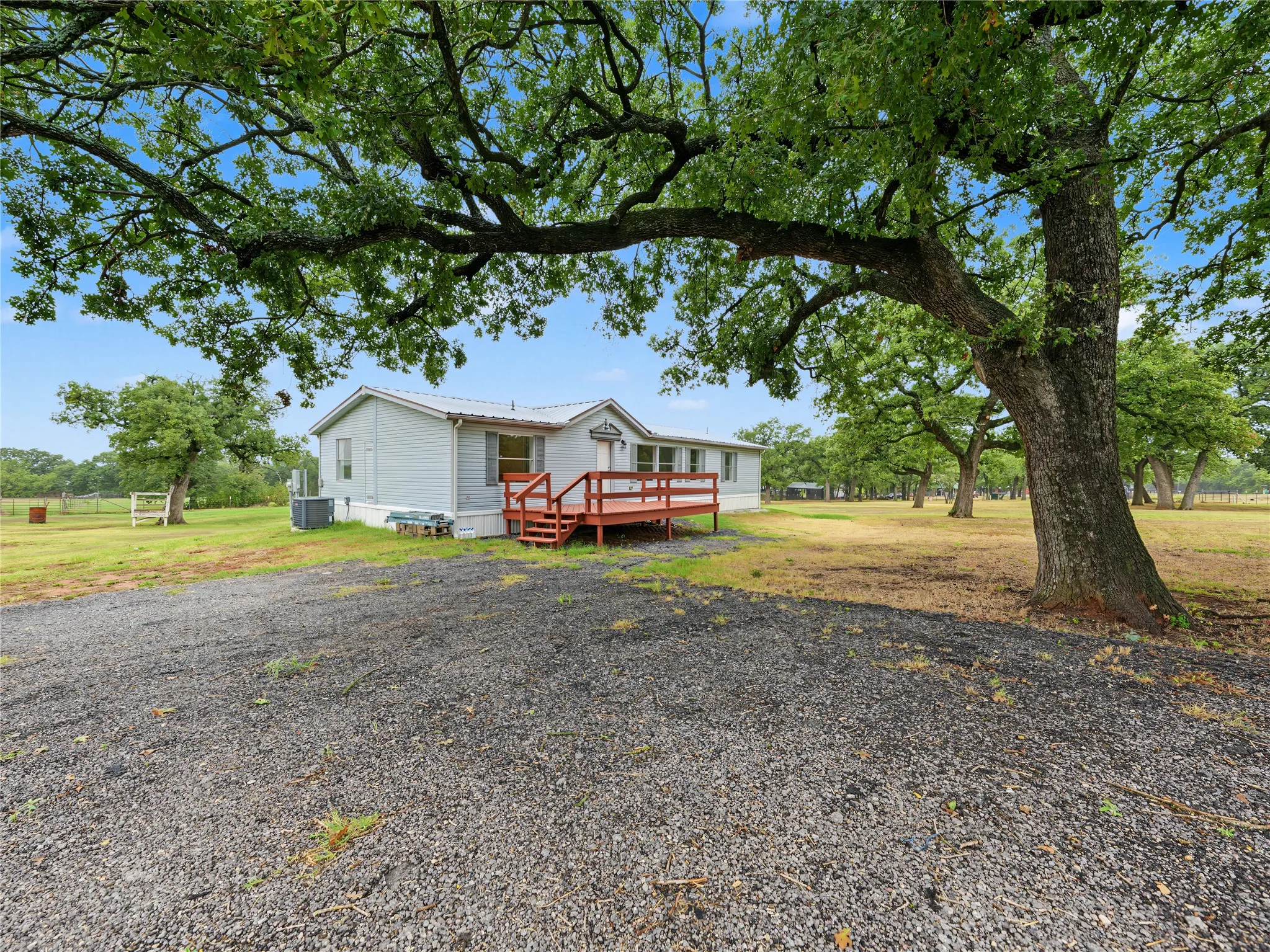 Mobile Home For Sale in Johnson County , 3806 E Fm 4 1, Cleburne, Texas 76031, 3 Bedroom, 2 Bathroom, Garage spaces, 1,570 Sqft, built in 1999, mls#21403794, Real Estate Agent in Cleburne, Homes For Sale in Johnson county, Homes For Sale in Cleburne, Realtor in Cleburne Texas, Real Estate Brokerage Independent Realty Texas, Luminita Cordes Realtor