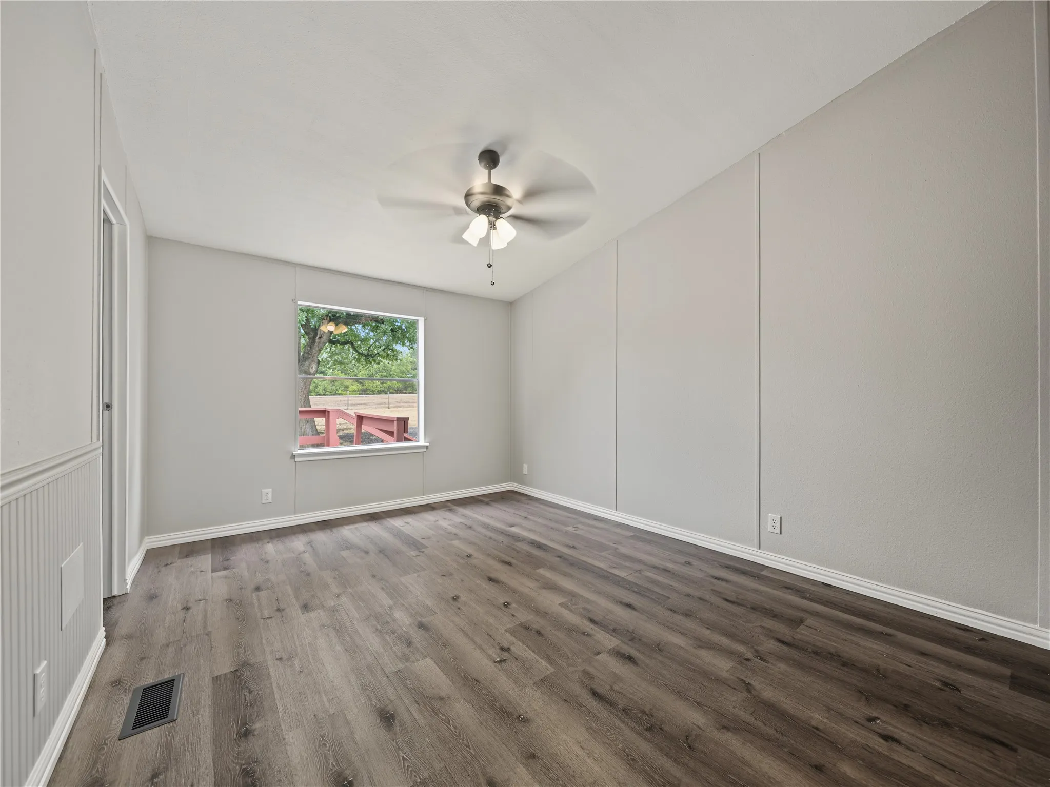 Mobile Home For Sale in Johnson County , 3806 E Fm 4 1, Cleburne, Texas 76031, 3 Bedroom, 2 Bathroom, Garage spaces, 1,570 Sqft, built in 1999, mls#21403794, Real Estate Agent in Cleburne, Homes For Sale in Johnson county, Homes For Sale in Cleburne, Realtor in Cleburne Texas, Real Estate Brokerage Independent Realty Texas, Luminita Cordes Realtor